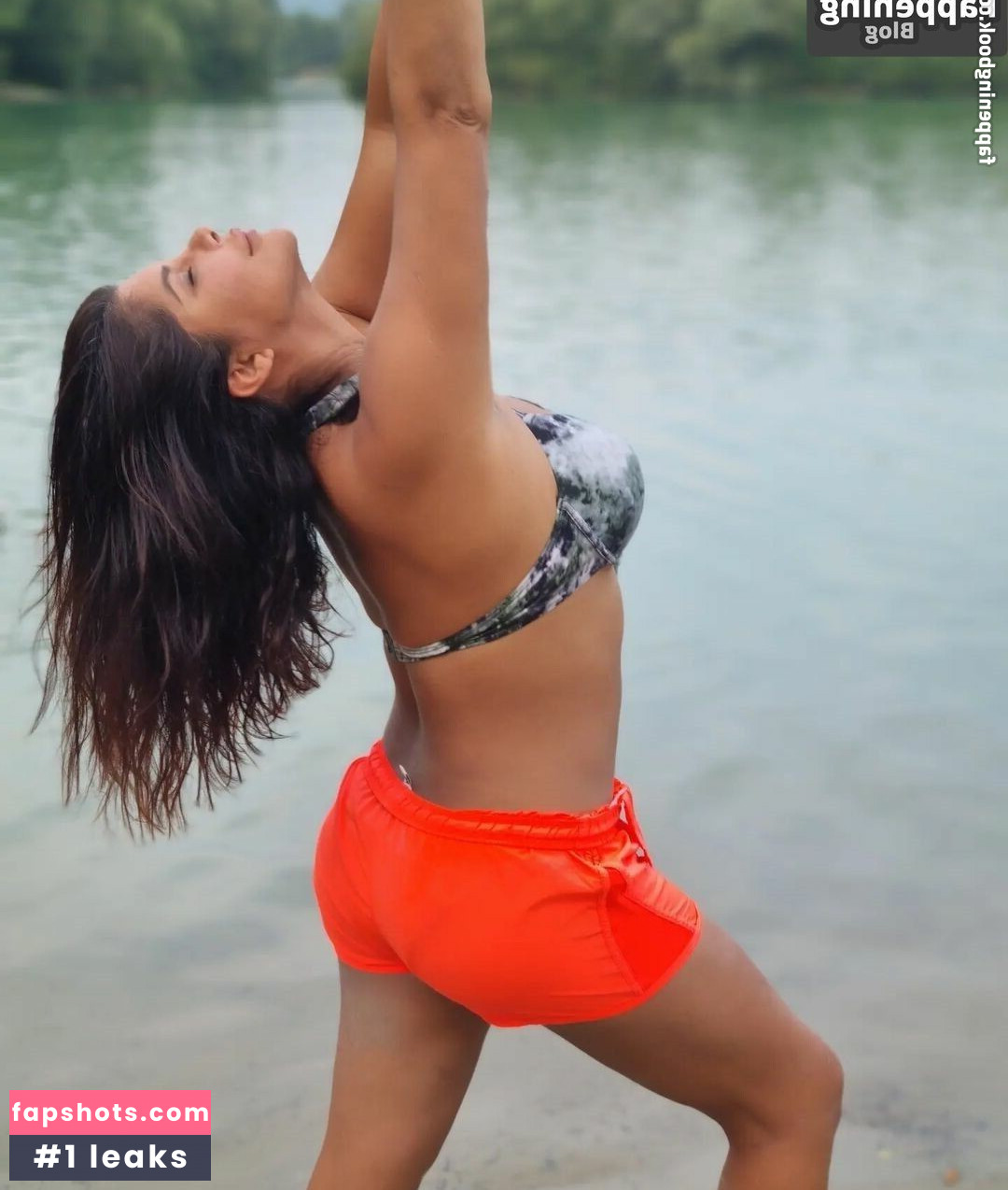 Indira Weis gallery photo #30