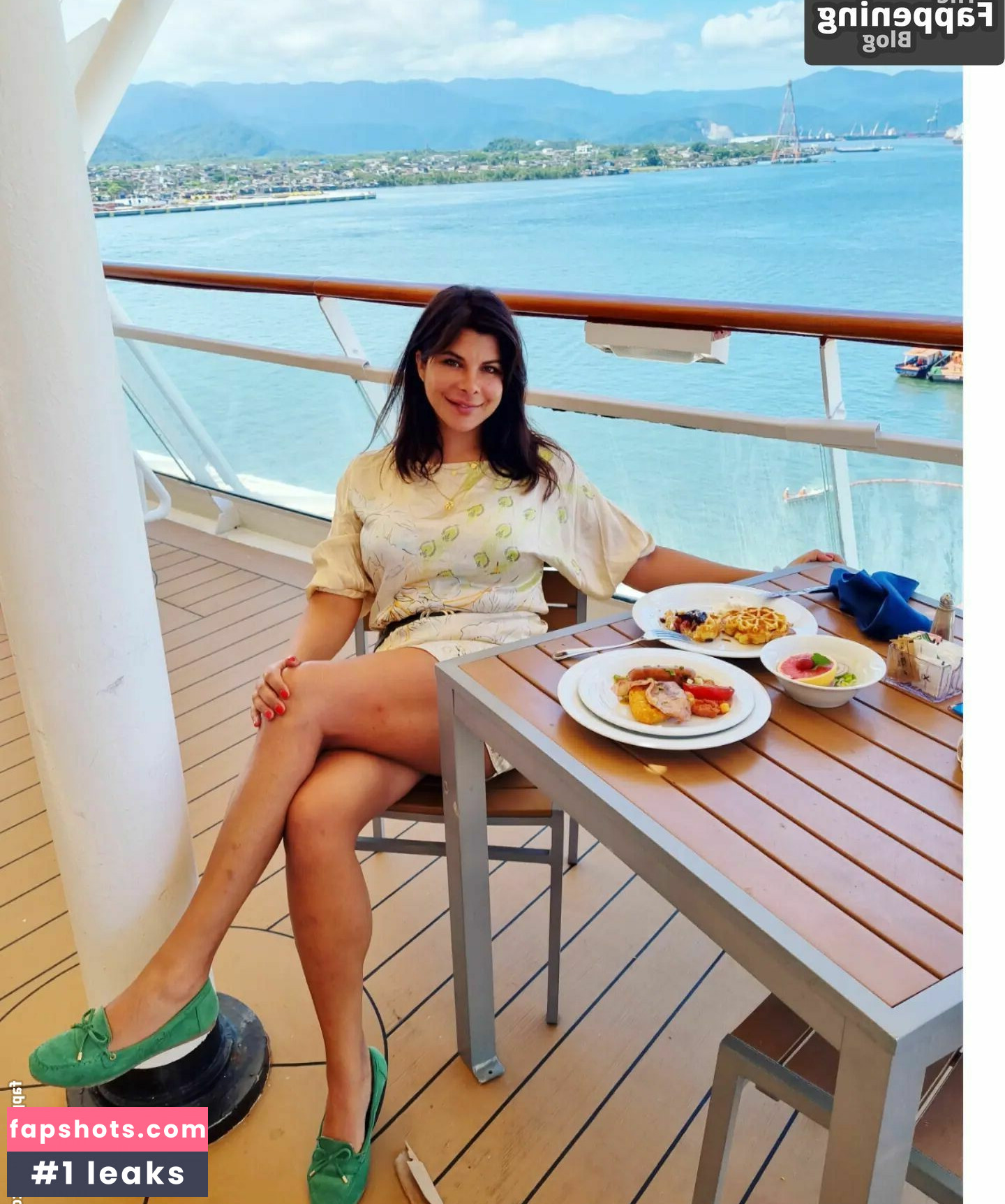 Indira Weis gallery photo #33