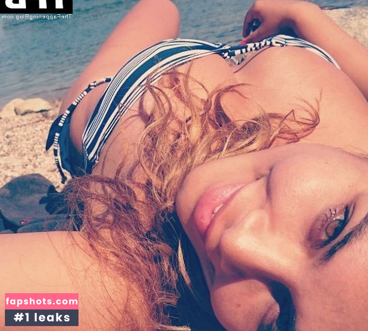 Indira Weis gallery photo #48