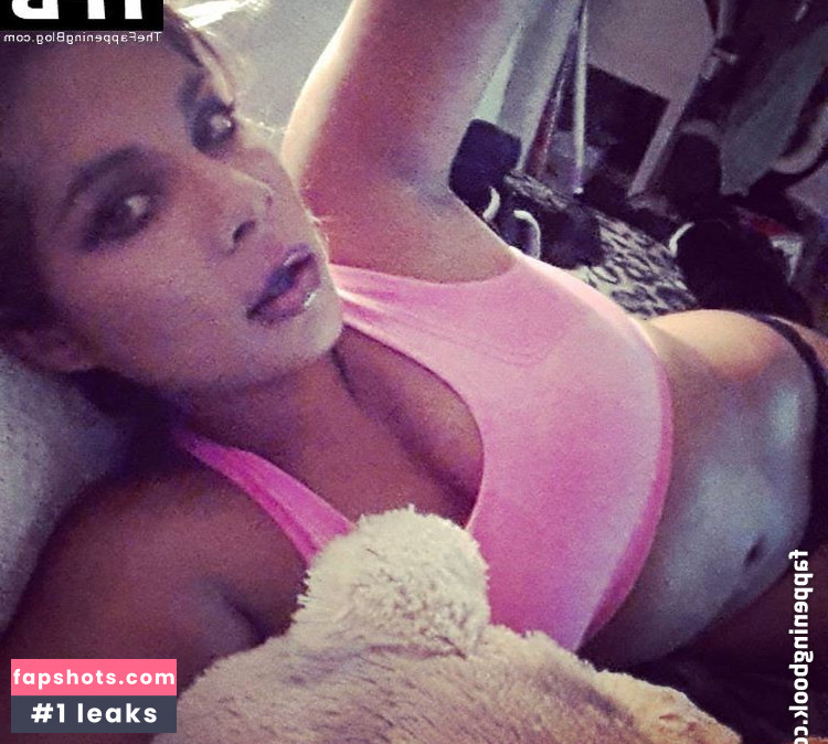 Indira Weis gallery photo #49