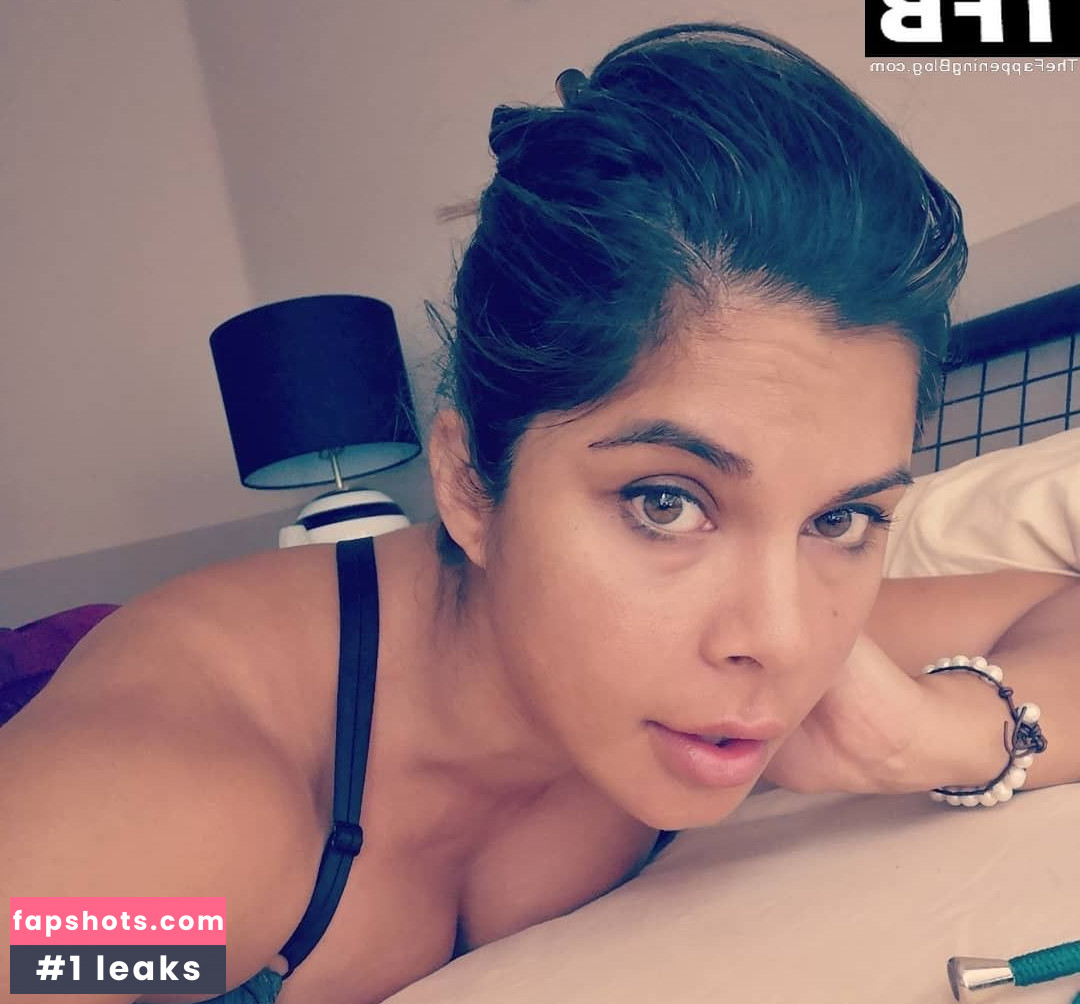 Indira Weis gallery photo #73