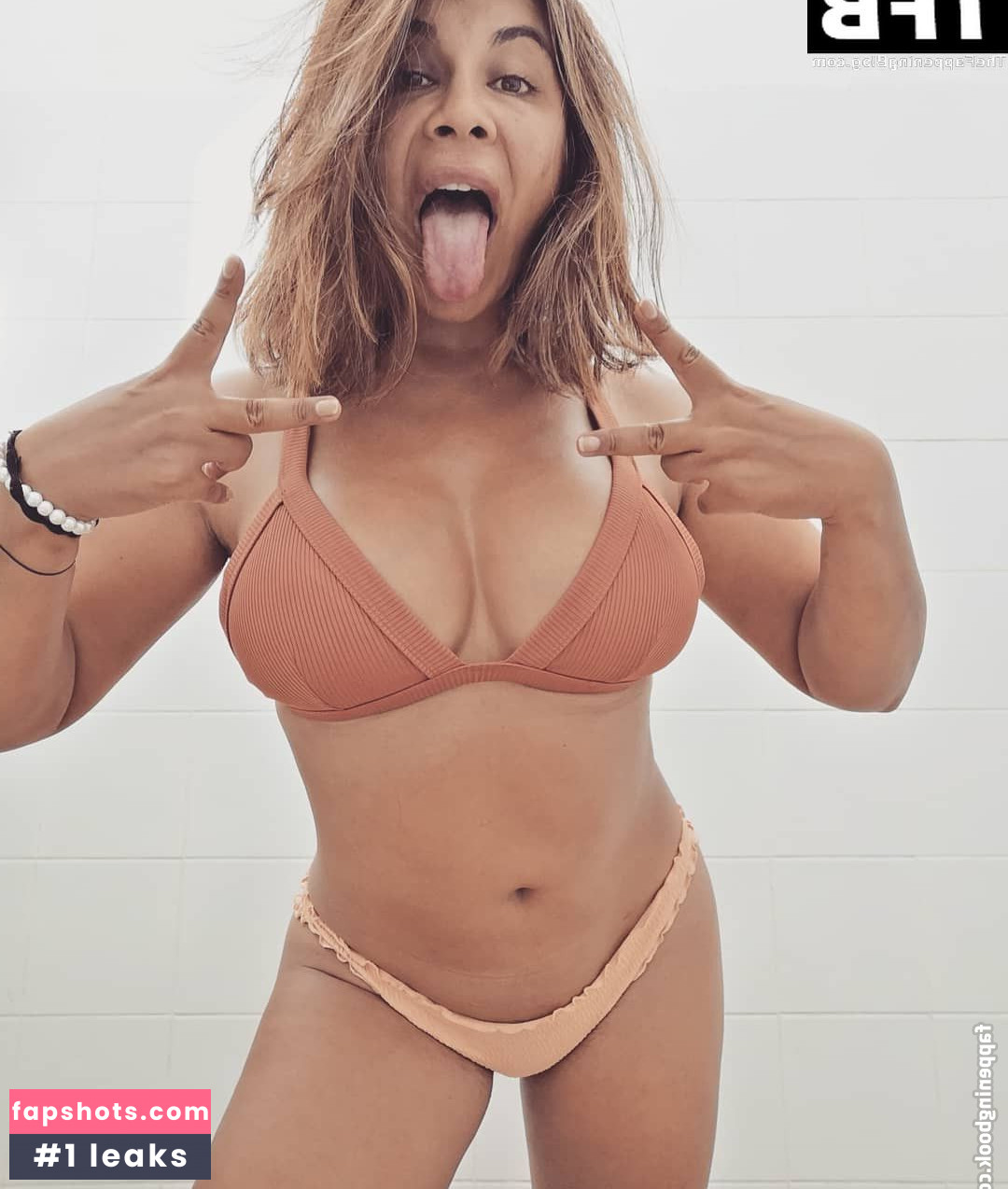 Indira Weis gallery photo #94