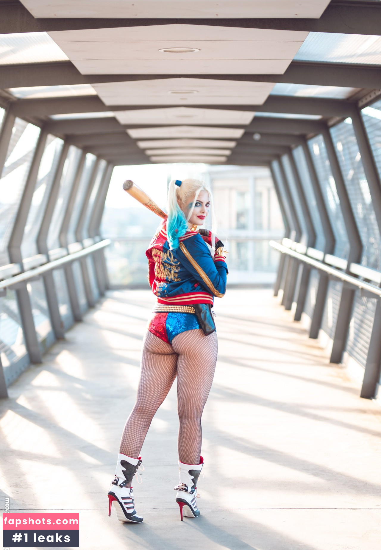 Infamousbylaura gallery photo #5