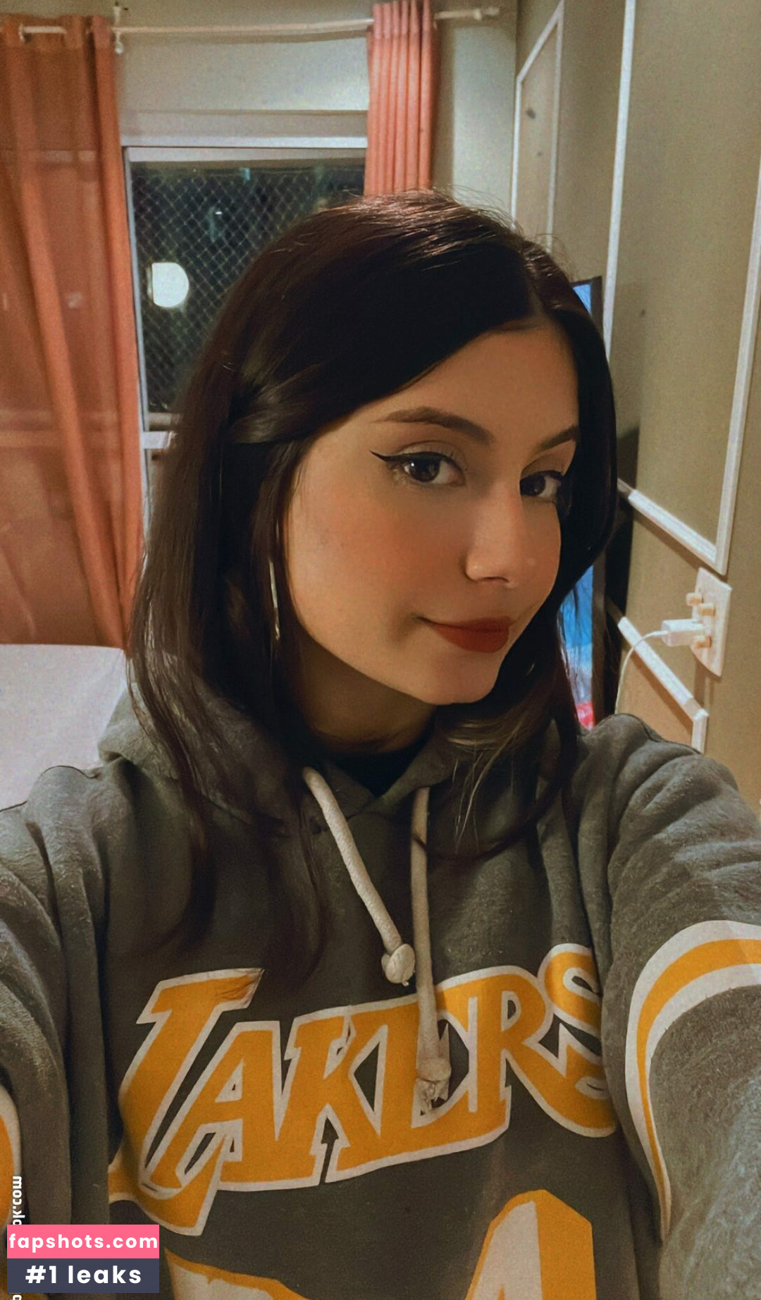 Ingrid Larissa gallery photo #5