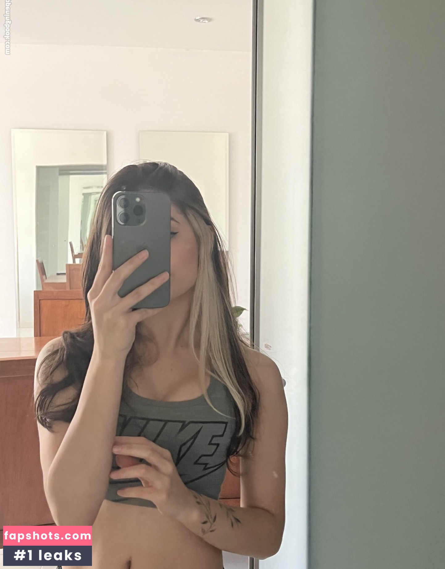 Ingrid Larissa gallery photo #43