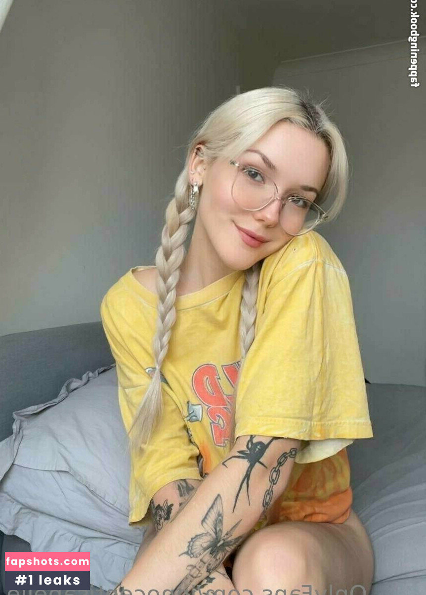 Innocent Isabelle gallery photo #3