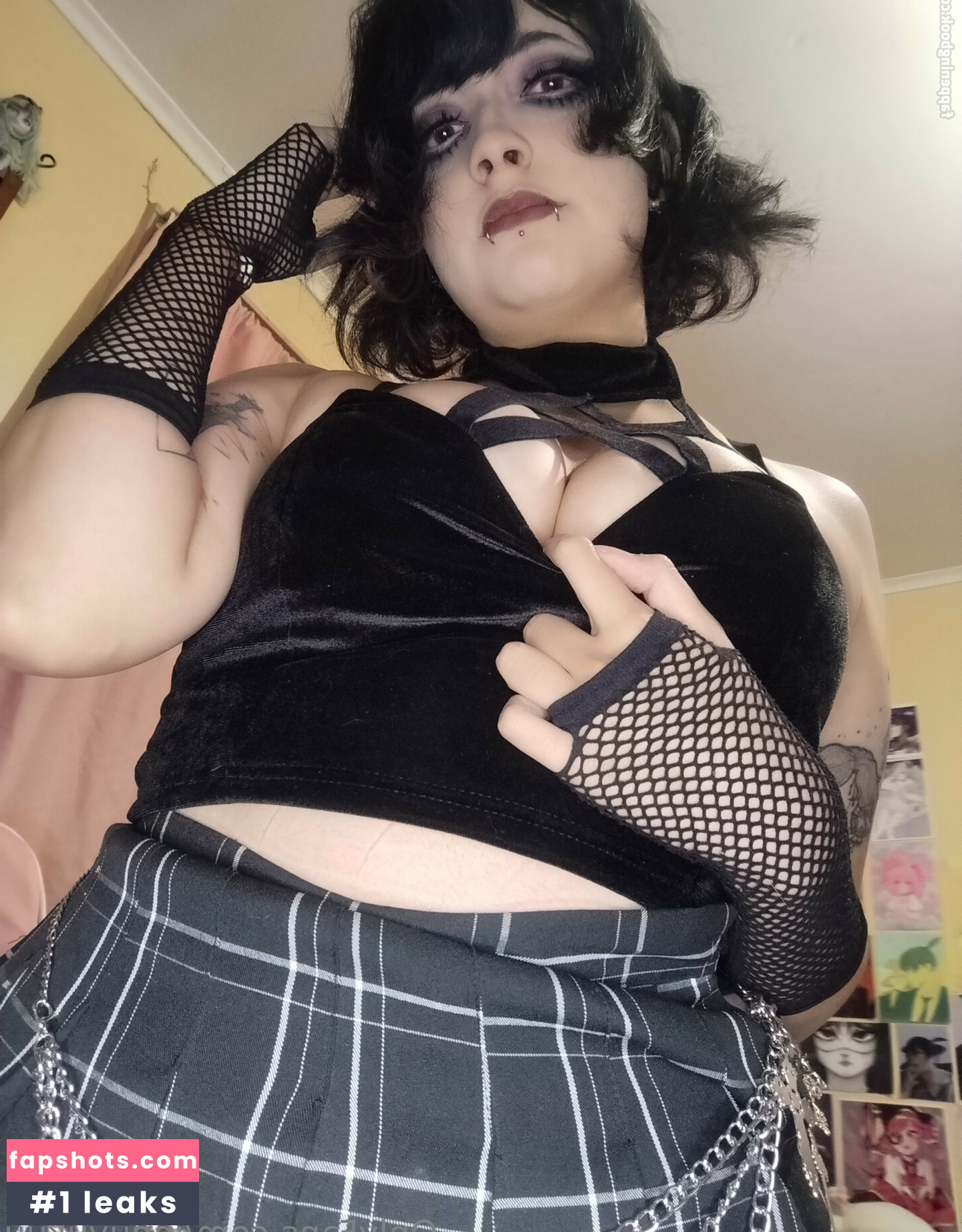 innuvukuu nude babe gallery