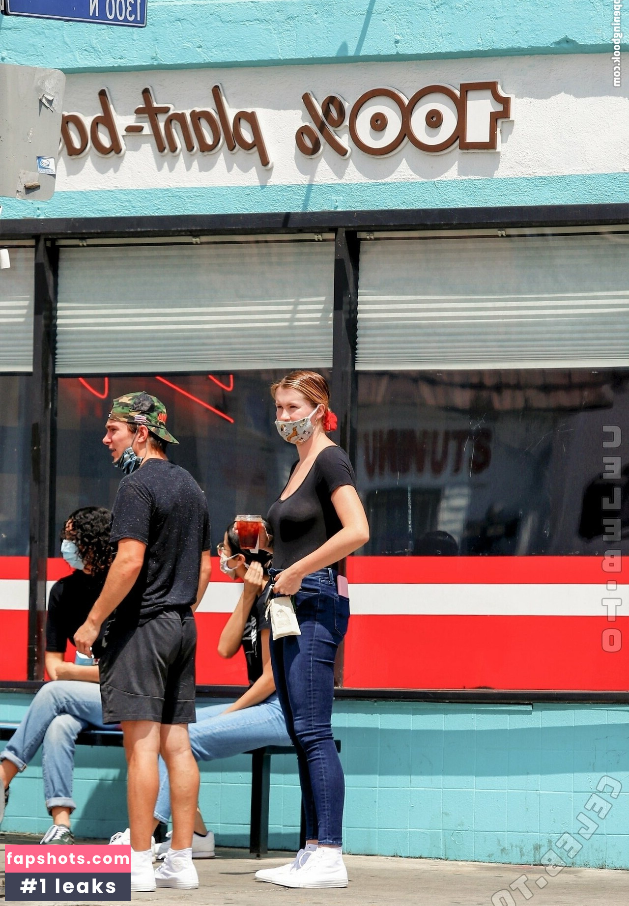 Ireland Baldwin gallery photo #2