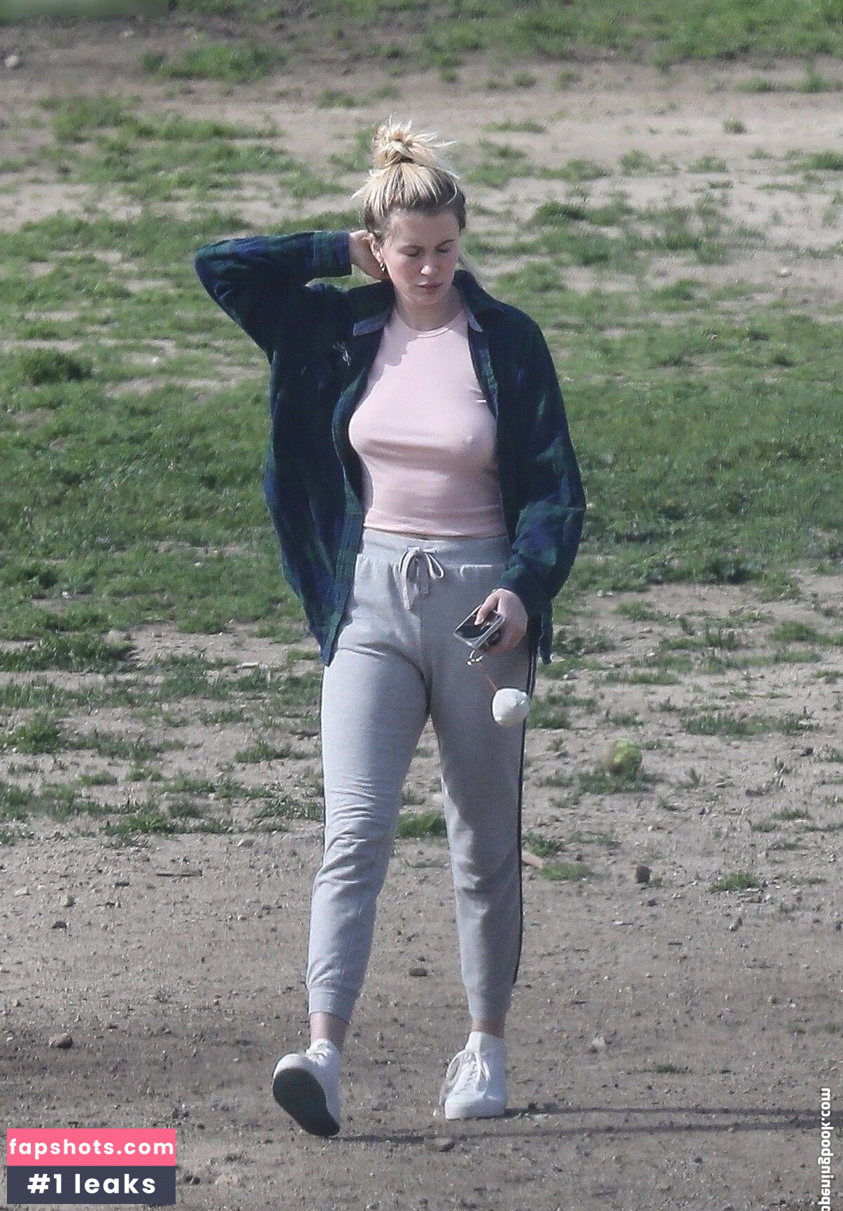 Ireland Baldwin gallery photo #29