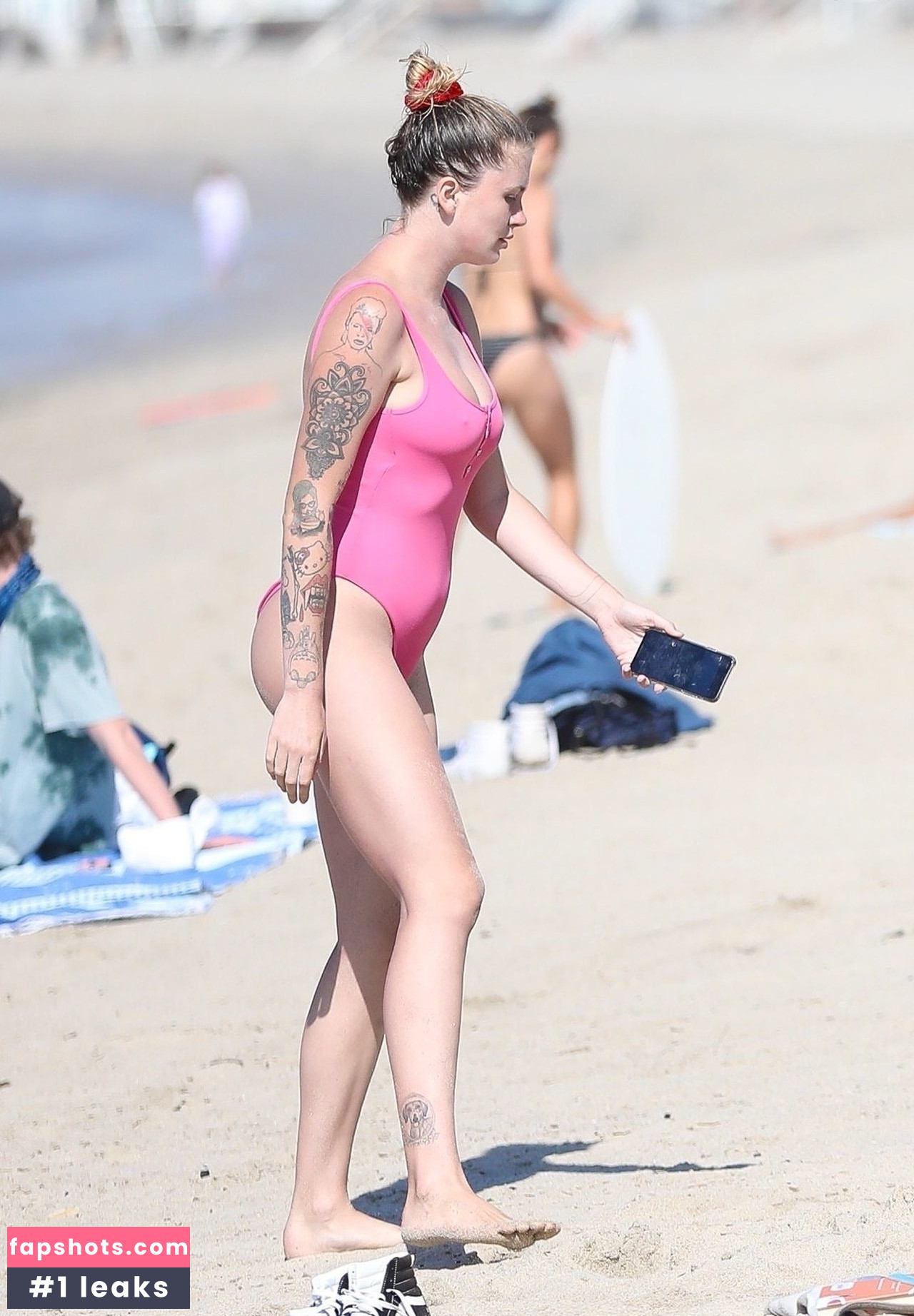 Ireland Baldwin gallery photo #316