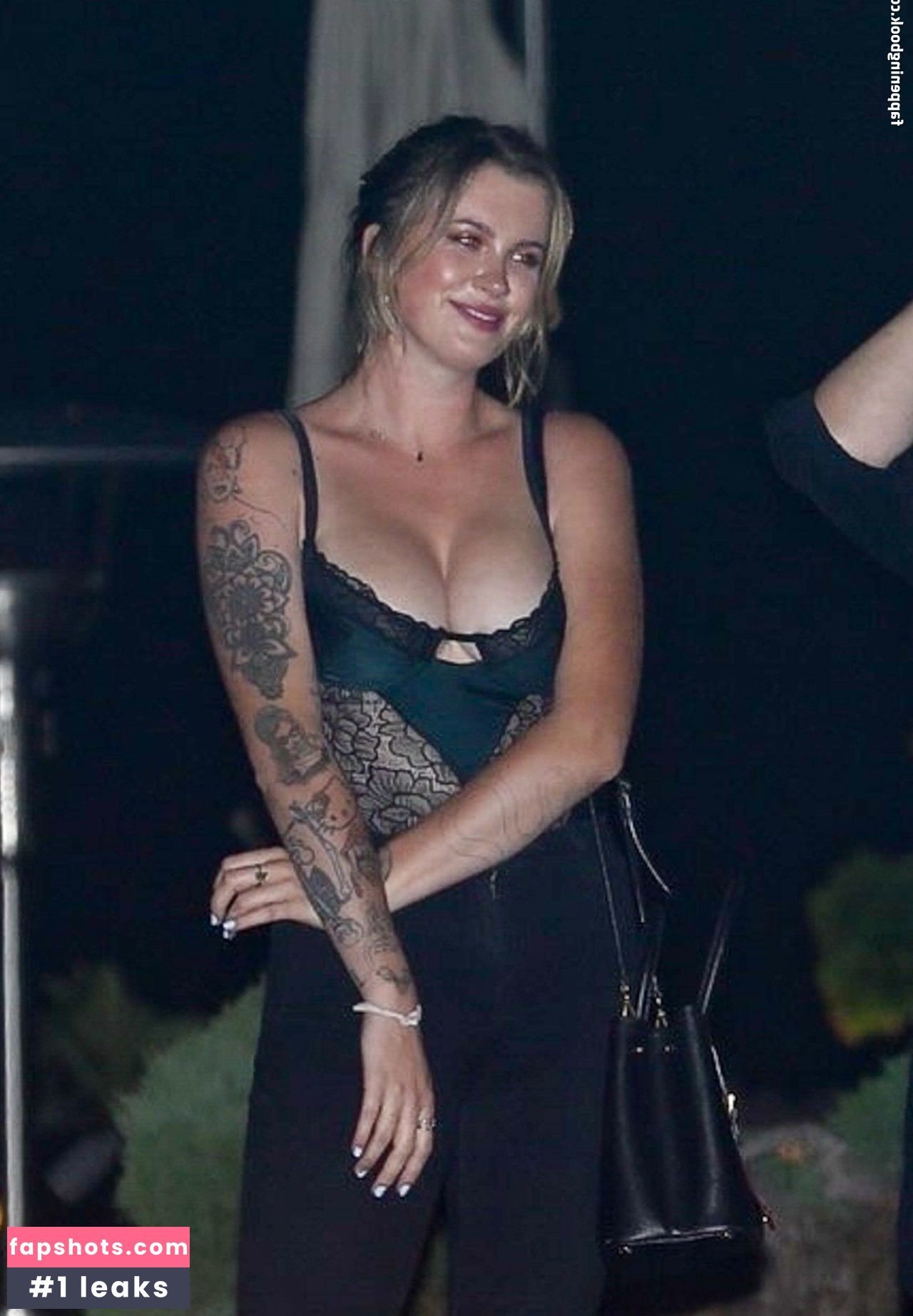 Ireland Baldwin gallery photo #321