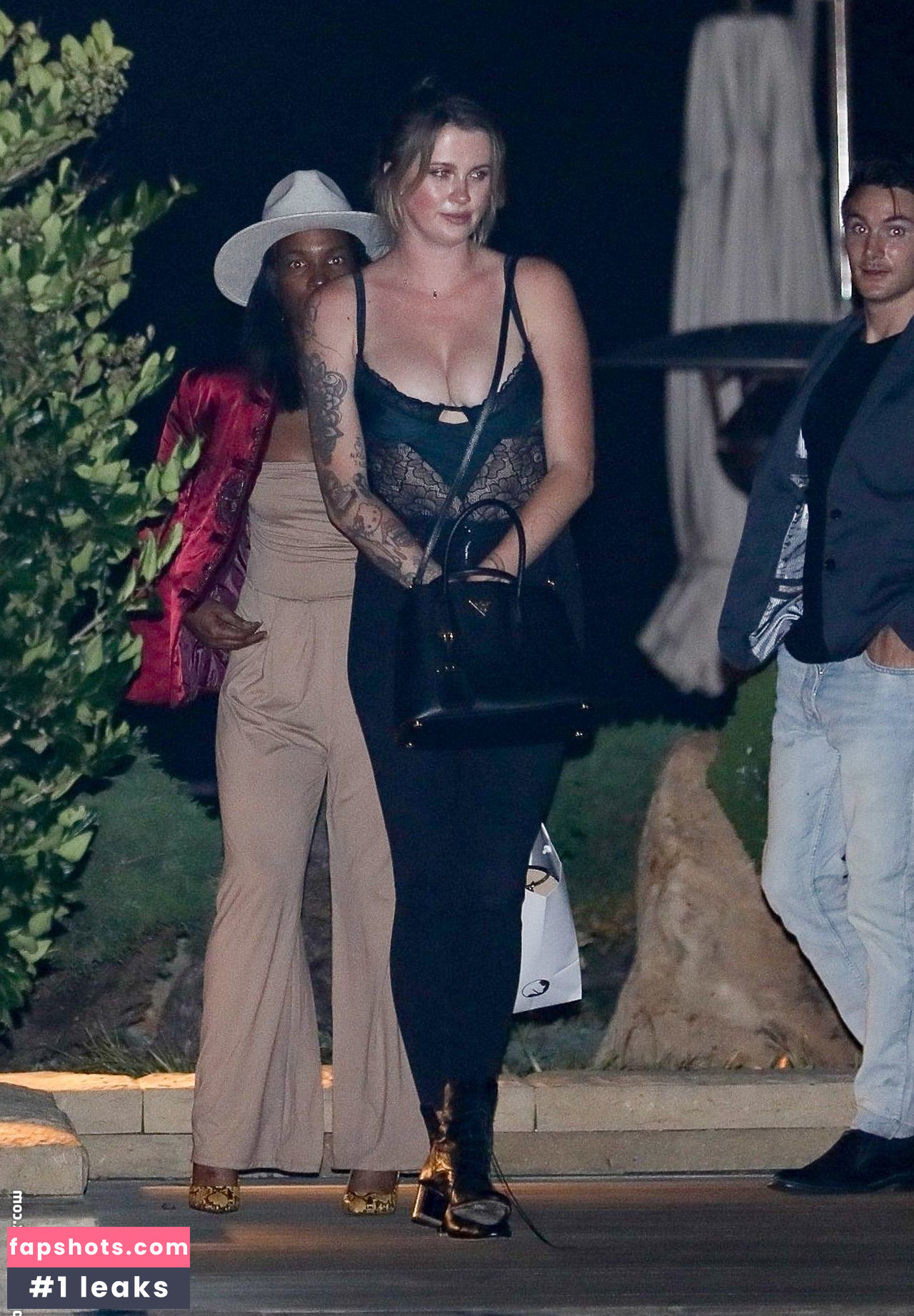 Ireland Baldwin gallery photo #324