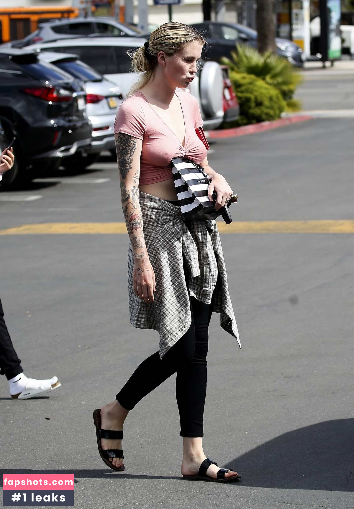 Ireland Baldwin gallery photo #46