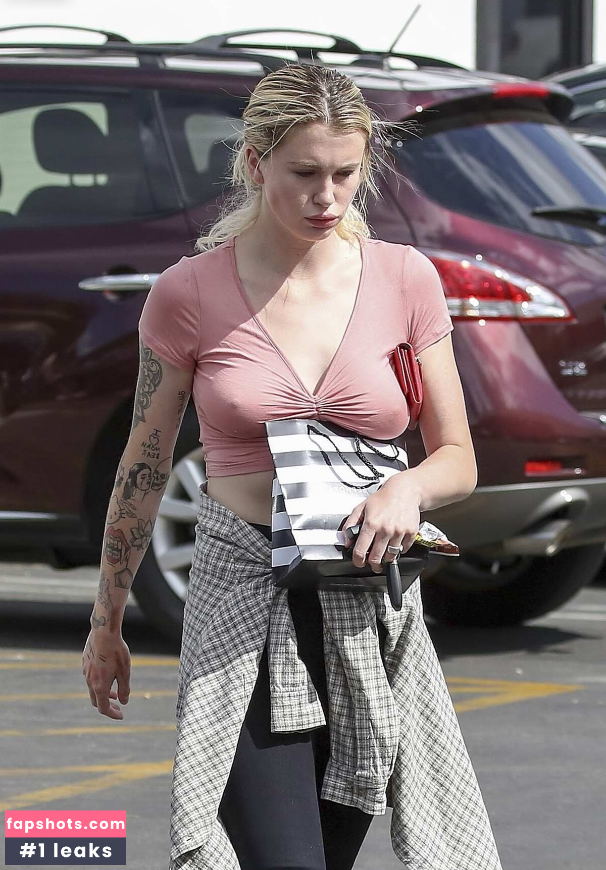 Ireland Baldwin gallery photo #48