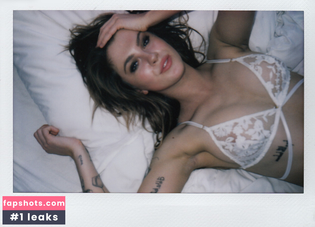 Ireland Baldwin gallery photo #51