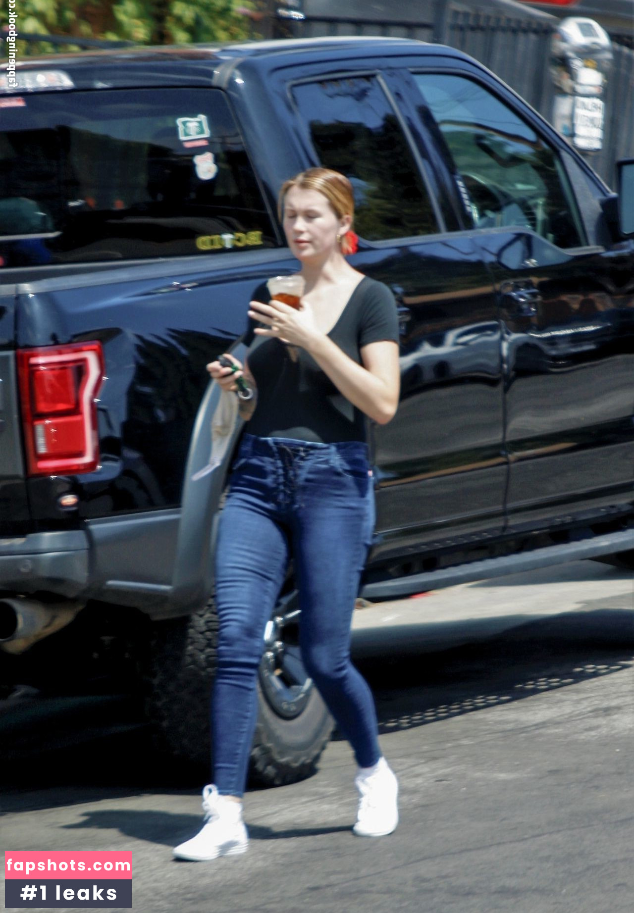 Ireland Baldwin gallery photo #636