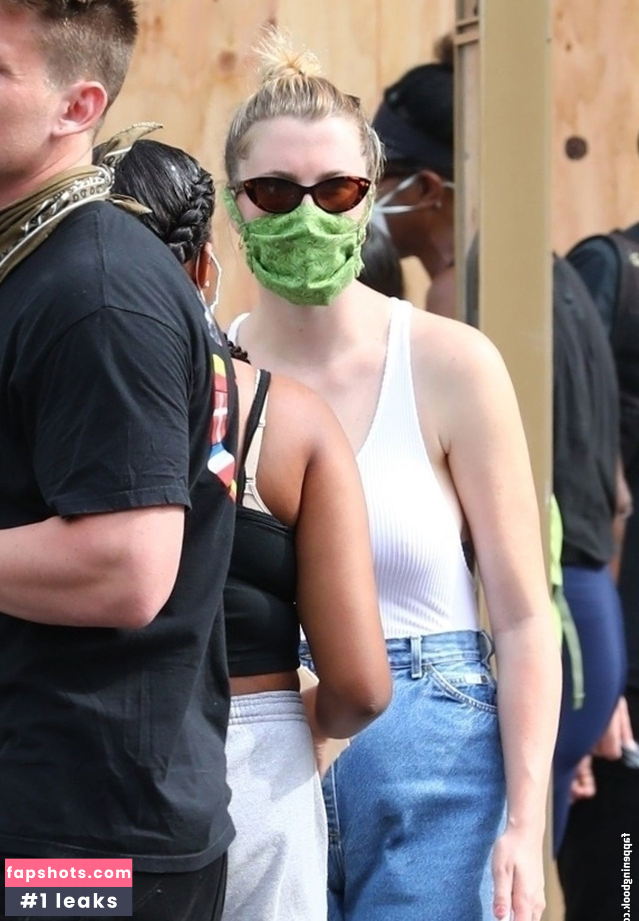 Ireland Baldwin gallery photo #651