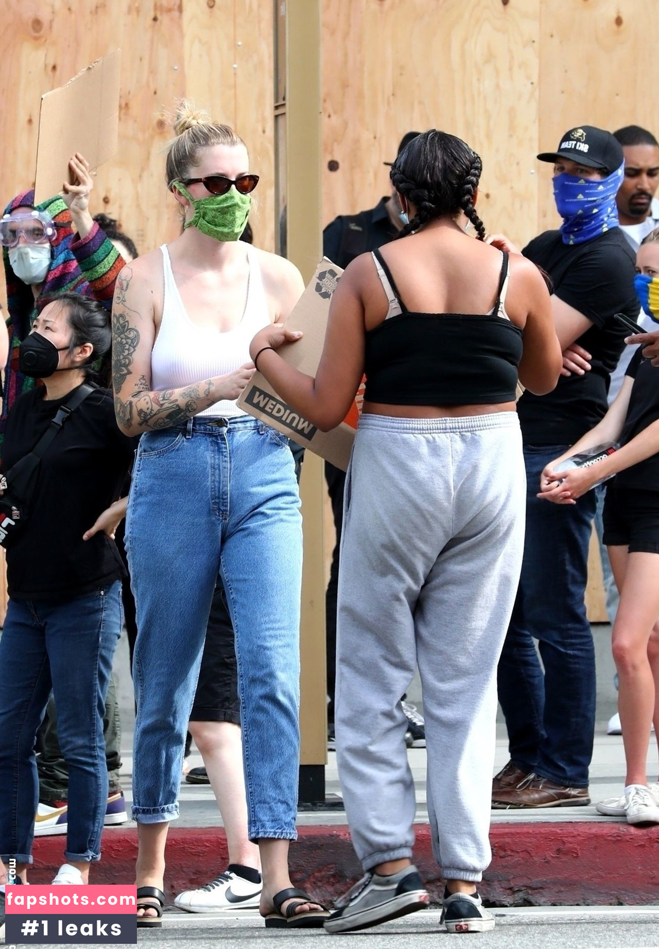 Ireland Baldwin gallery photo #652