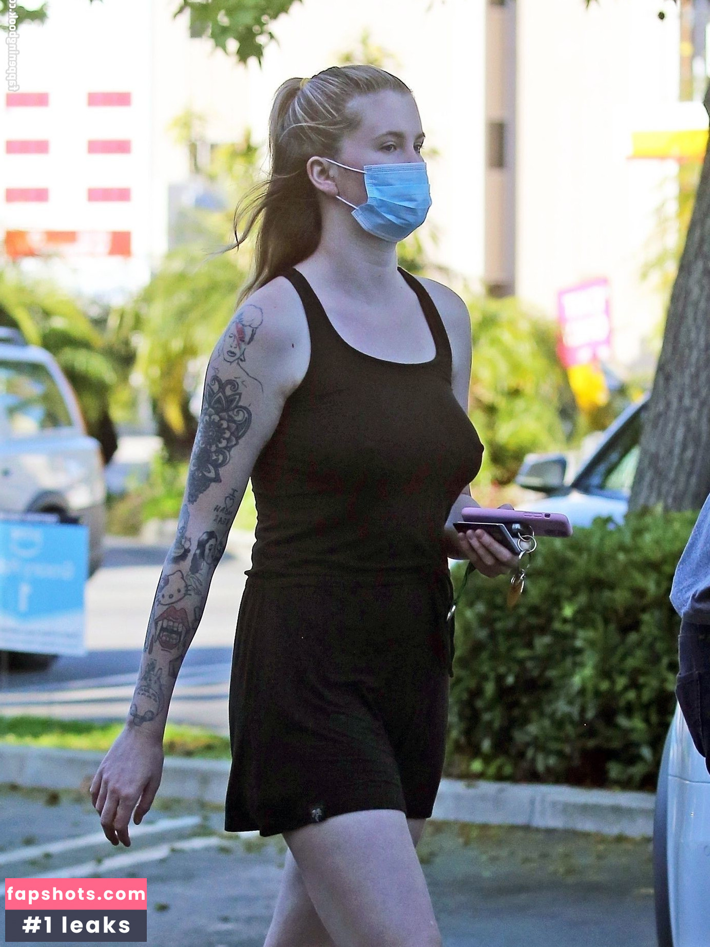Ireland Baldwin gallery photo #660