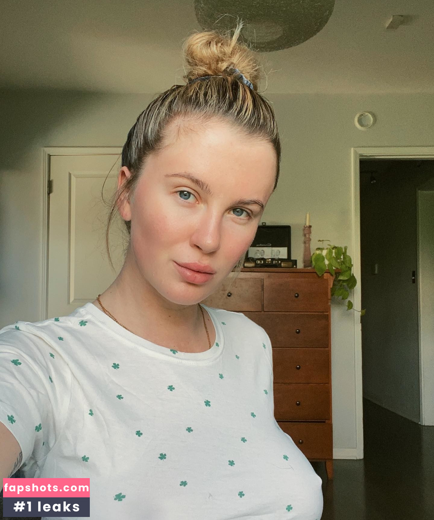 Ireland Baldwin gallery photo #666