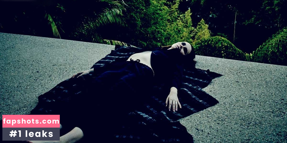 Ireland Baldwin gallery photo #72