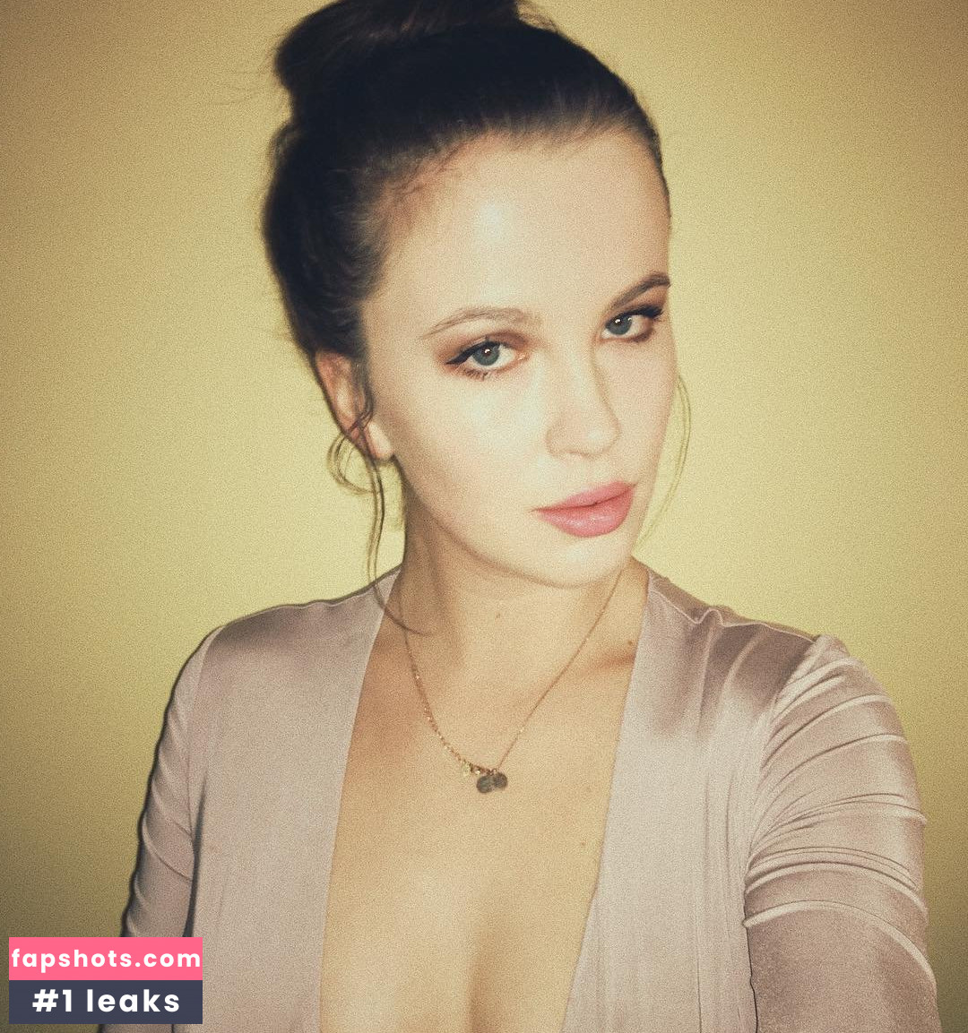 Ireland Baldwin gallery photo #734