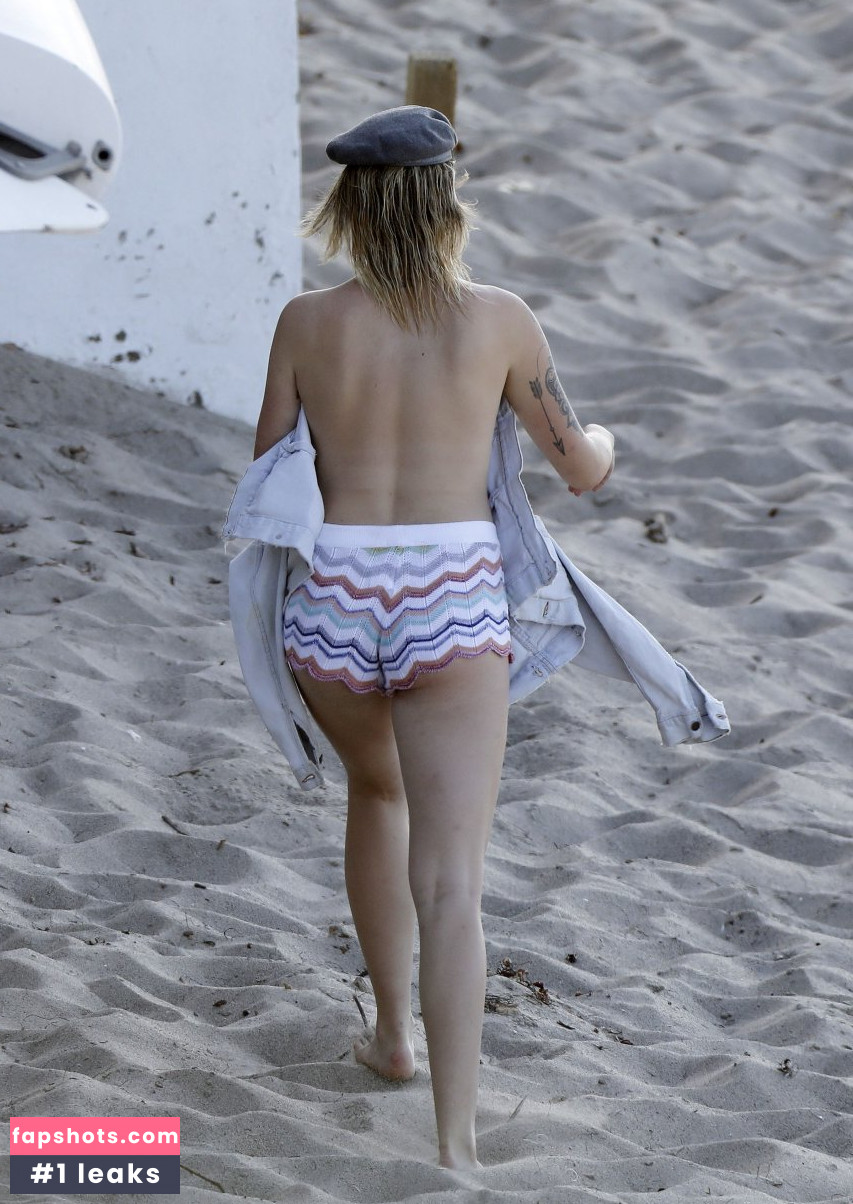 Ireland Baldwin gallery photo #792