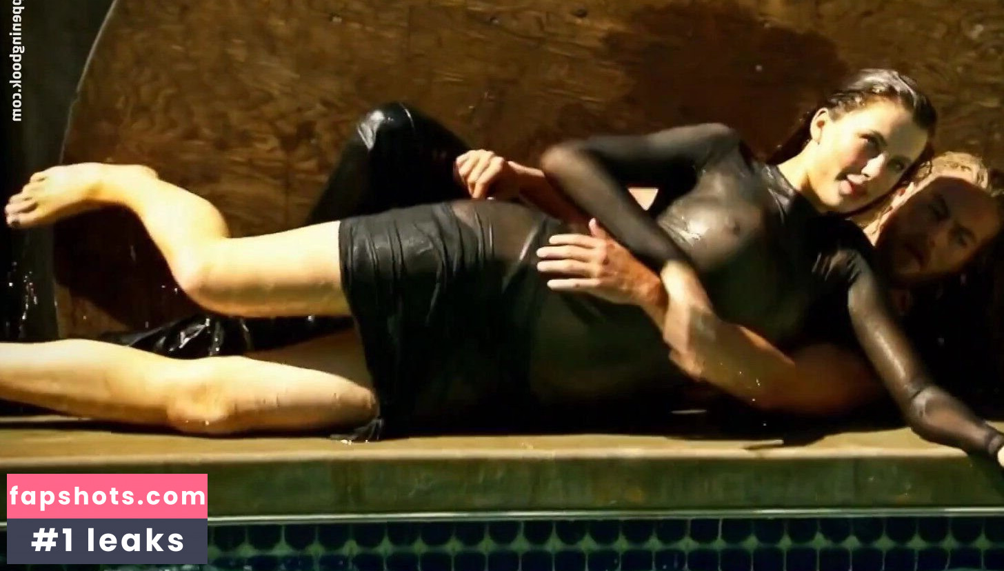 Ireland Baldwin gallery photo #810