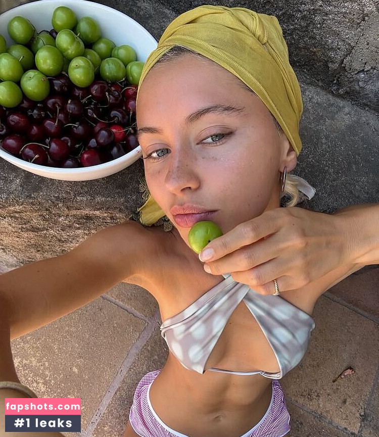 Iris Law Nacktheit OnlyFans Fotos #12 - Fapshots