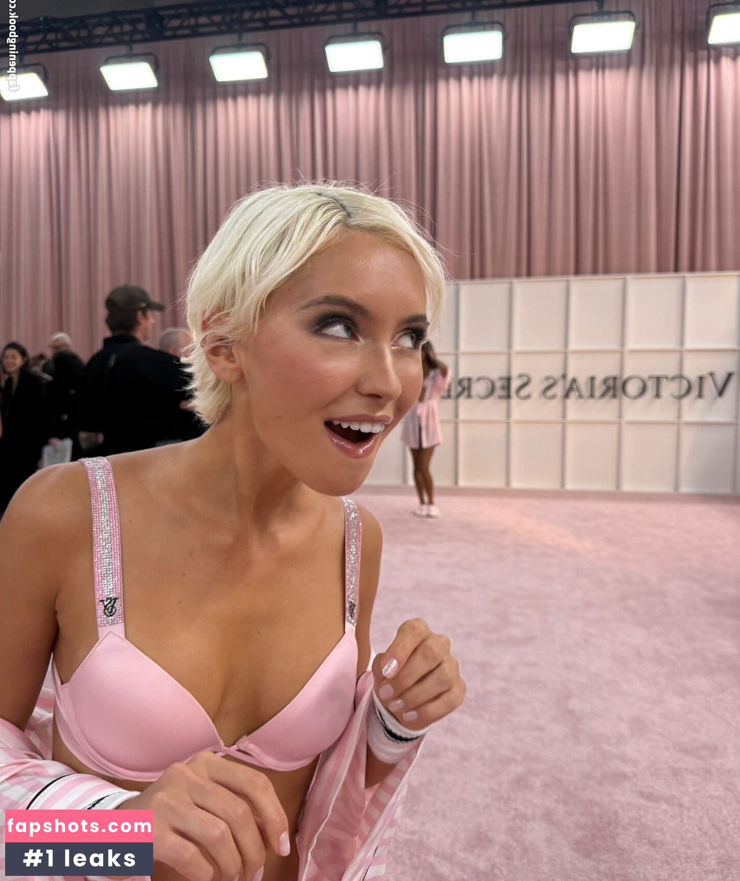 Iris Law Nacktheit OnlyFans Fotos #5 - Fapshots