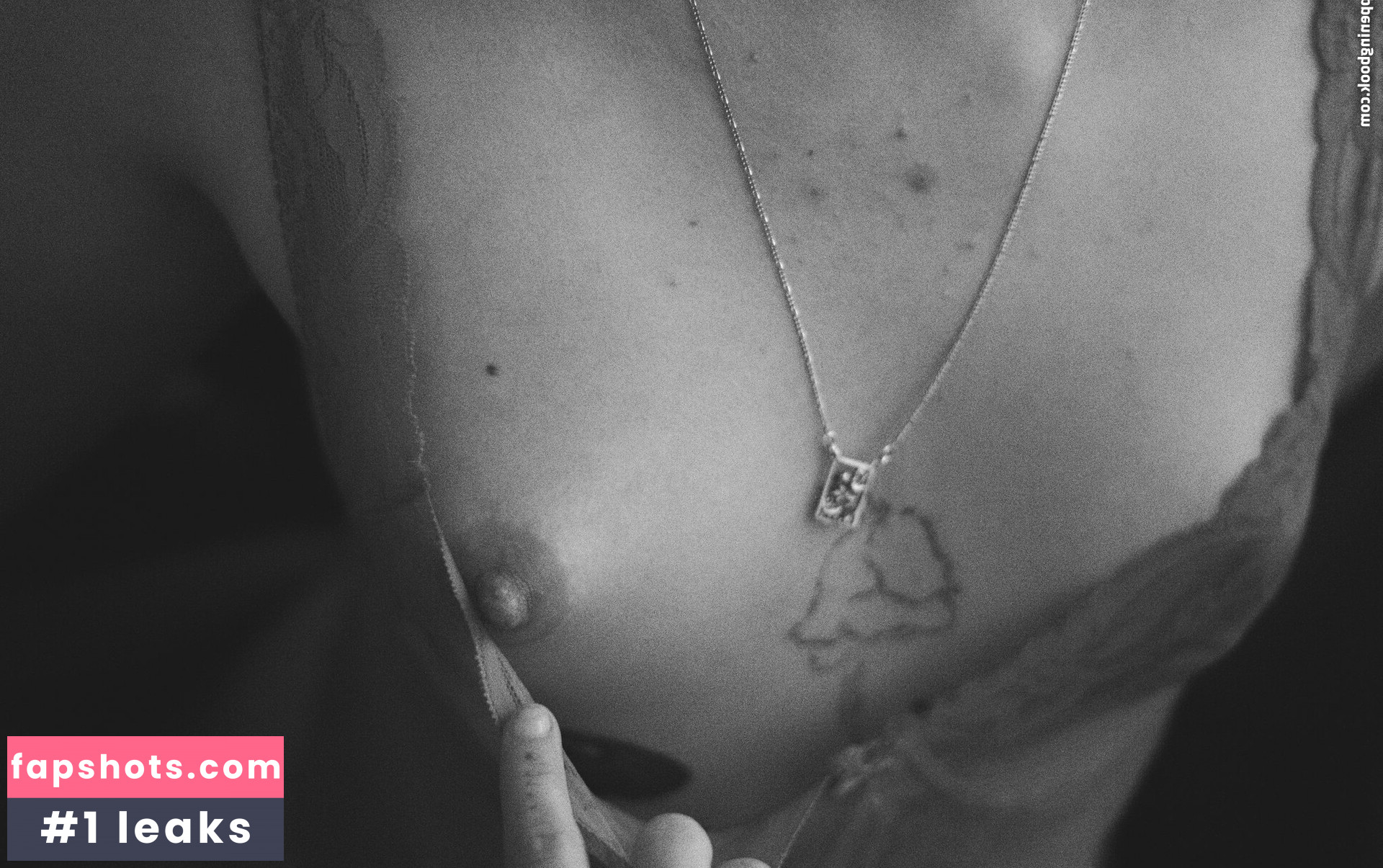 Isa Provati gallery photo #12