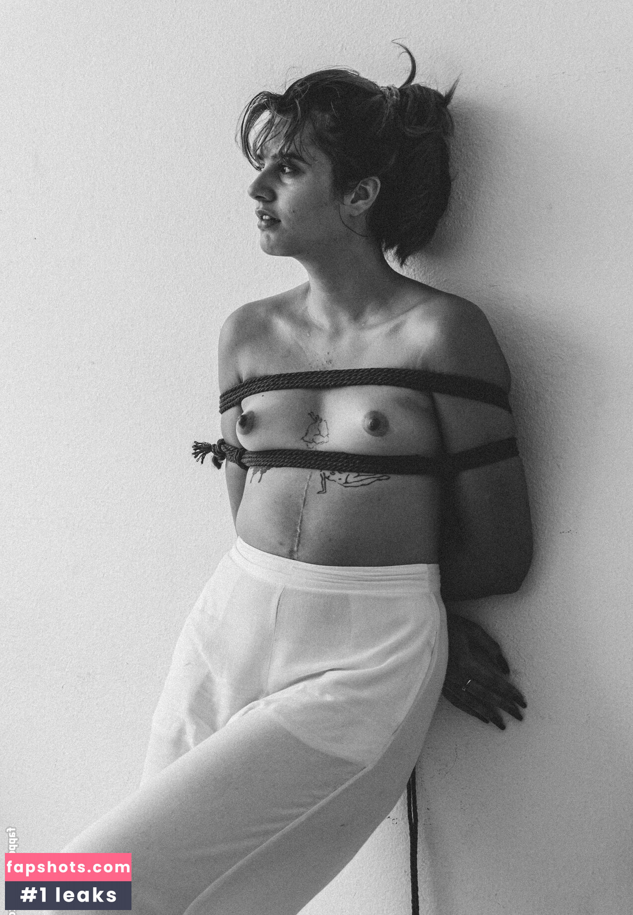 Isa Provati gallery photo #13