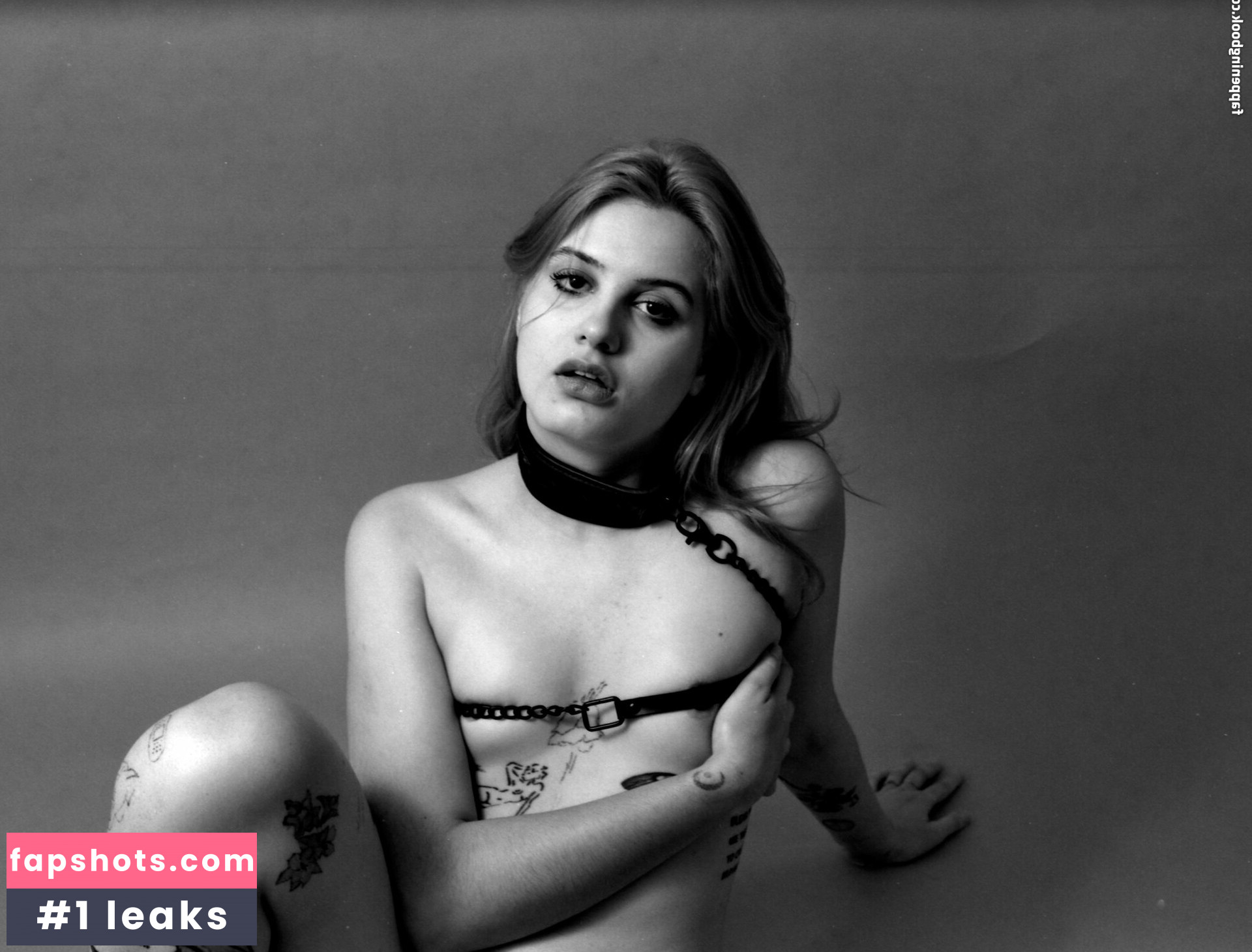 Isa Provati gallery photo #14