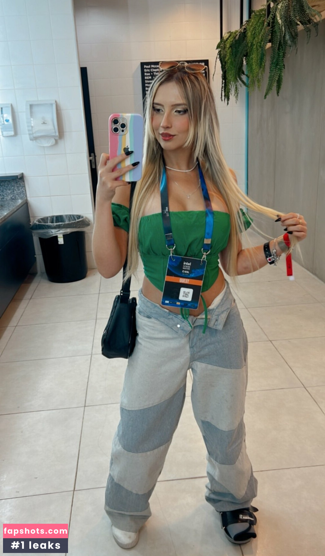 Isa Sudati gallery photo #9