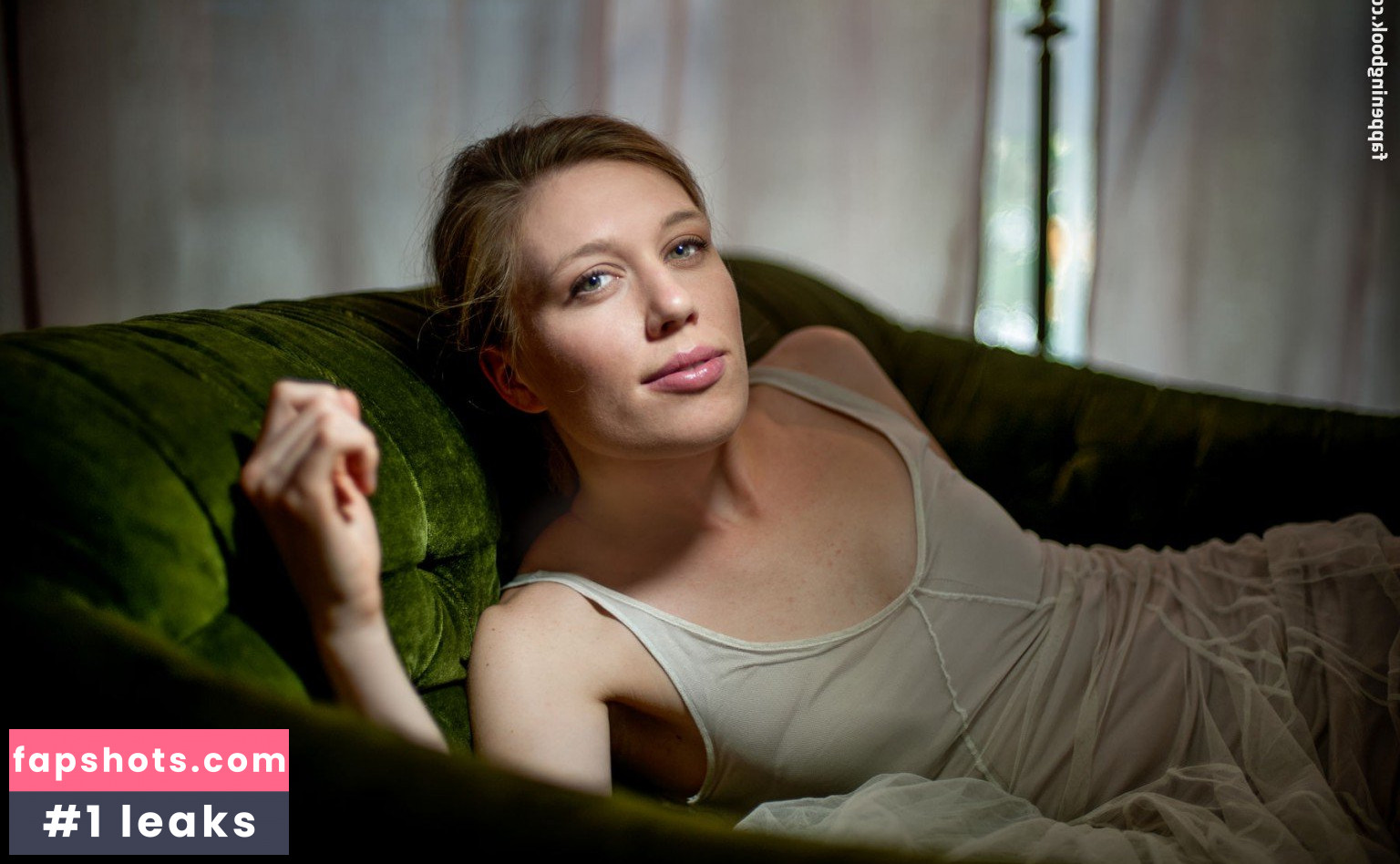 Isabel Berghout nude babe gallery