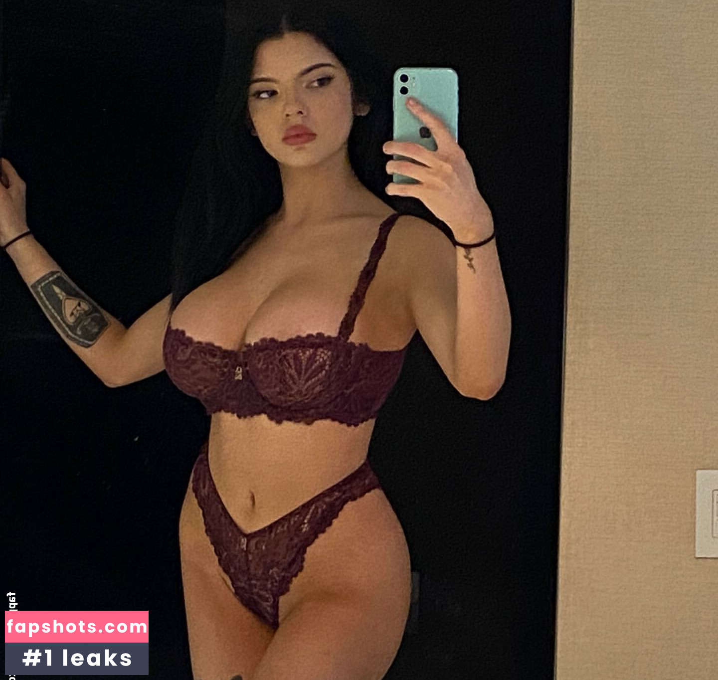 Isabel Valdez gallery photo #64