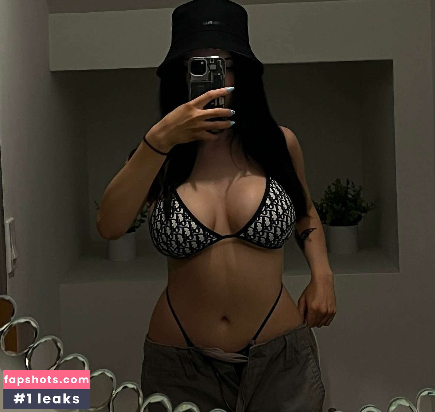 Isabel Valdez gallery photo #73