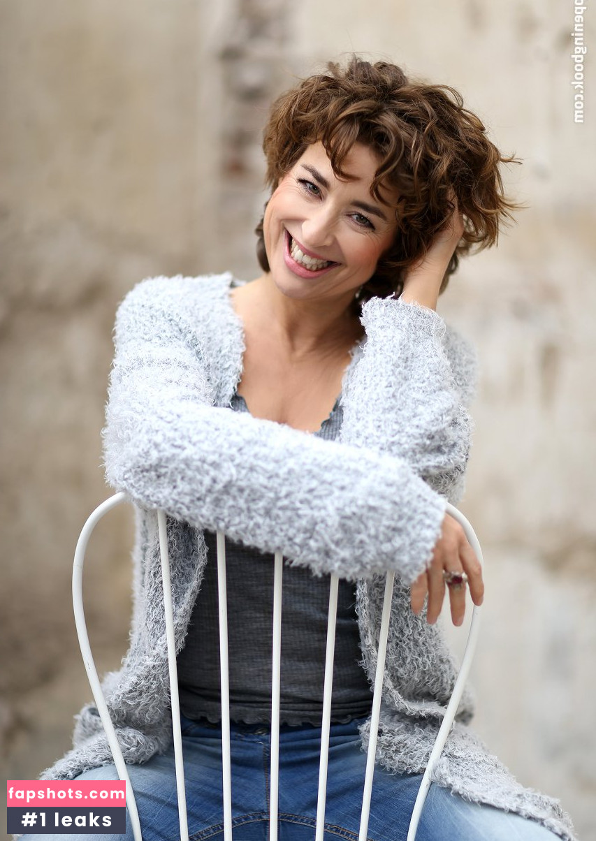 Isabel Varell gallery photo #13