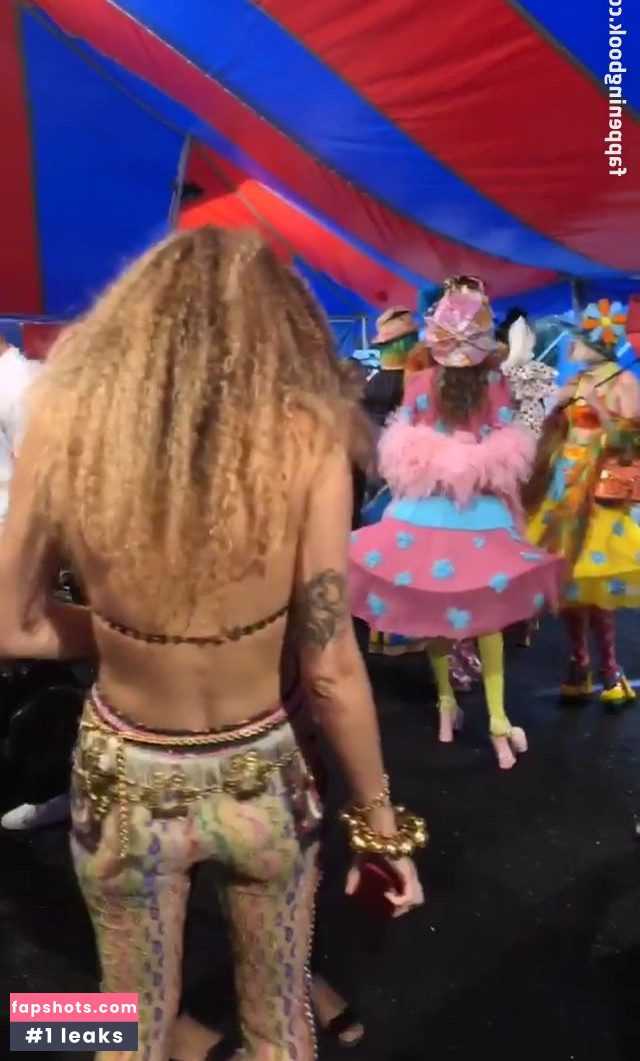 Isabeli Fontana Filtración Desnuda OnlyFans Foto #432 - Fapshots