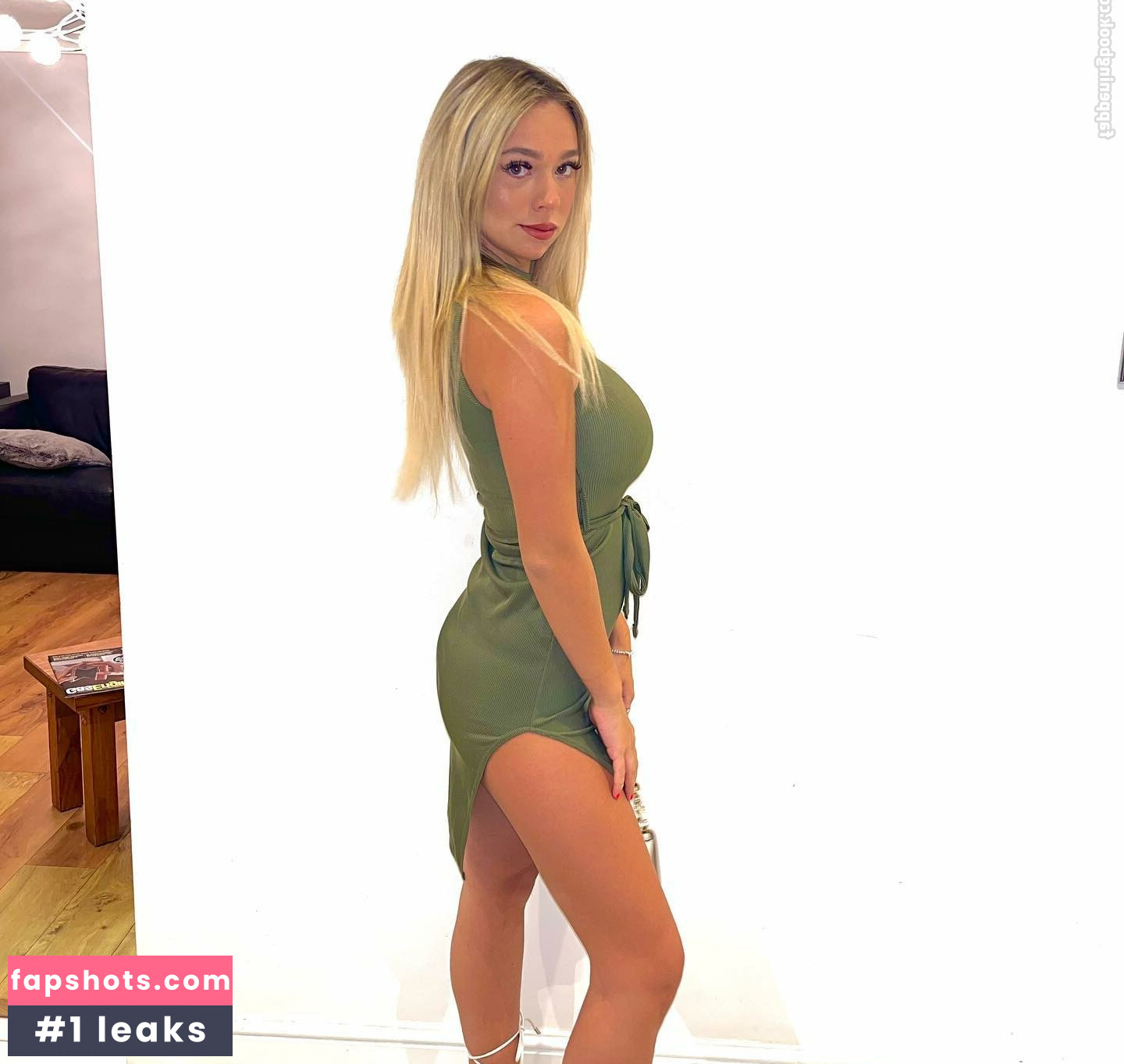 Isabella B nude babe gallery