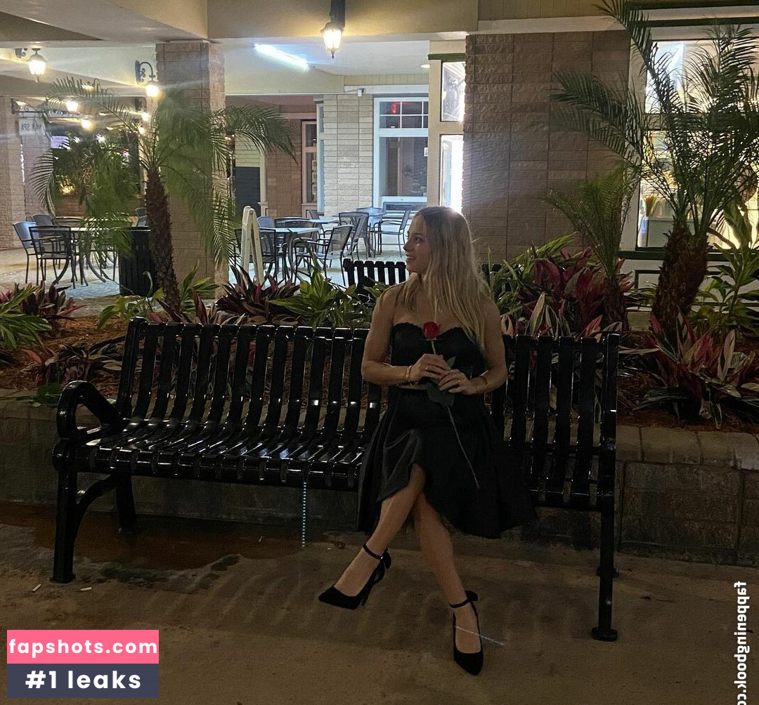 Isabella DuCharme nude babe gallery