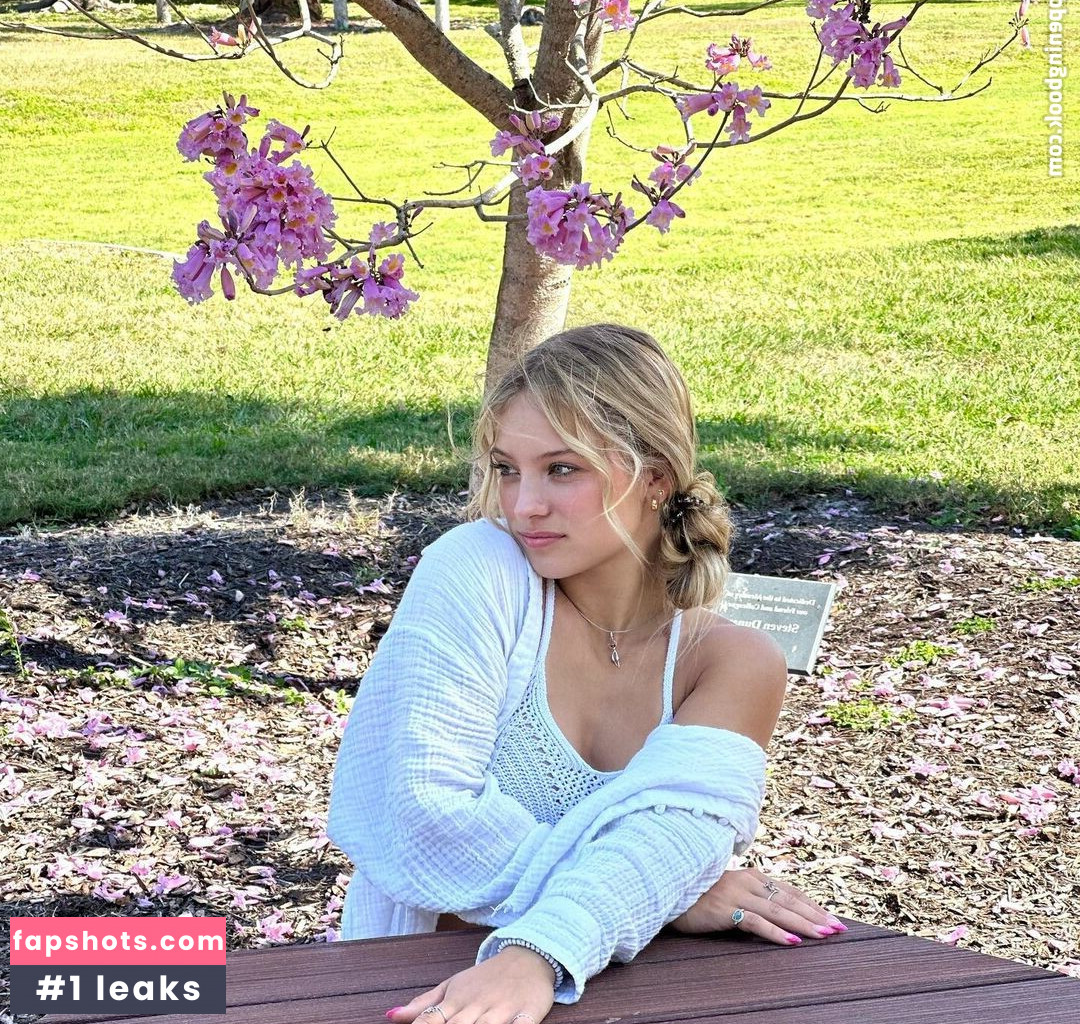 Isabella DuCharme gallery photo #33