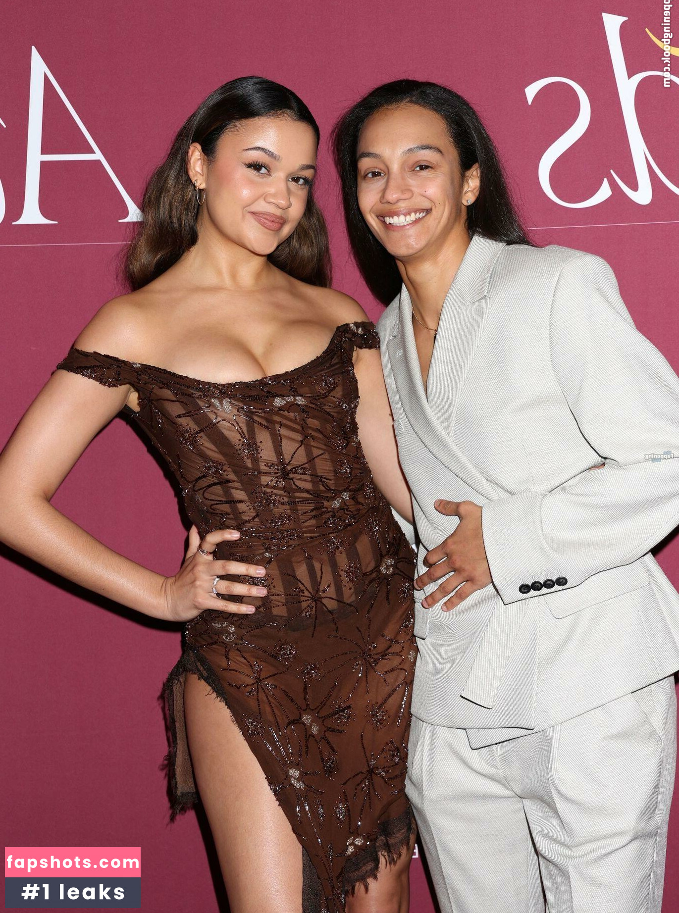 Isabella Jones gallery photo #14