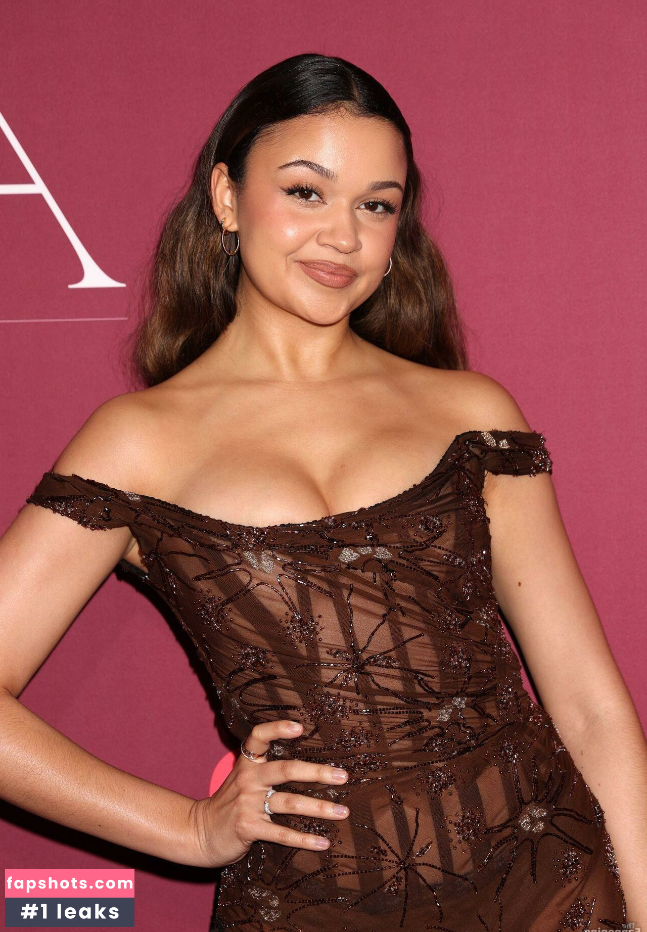 Isabella Jones gallery photo #18