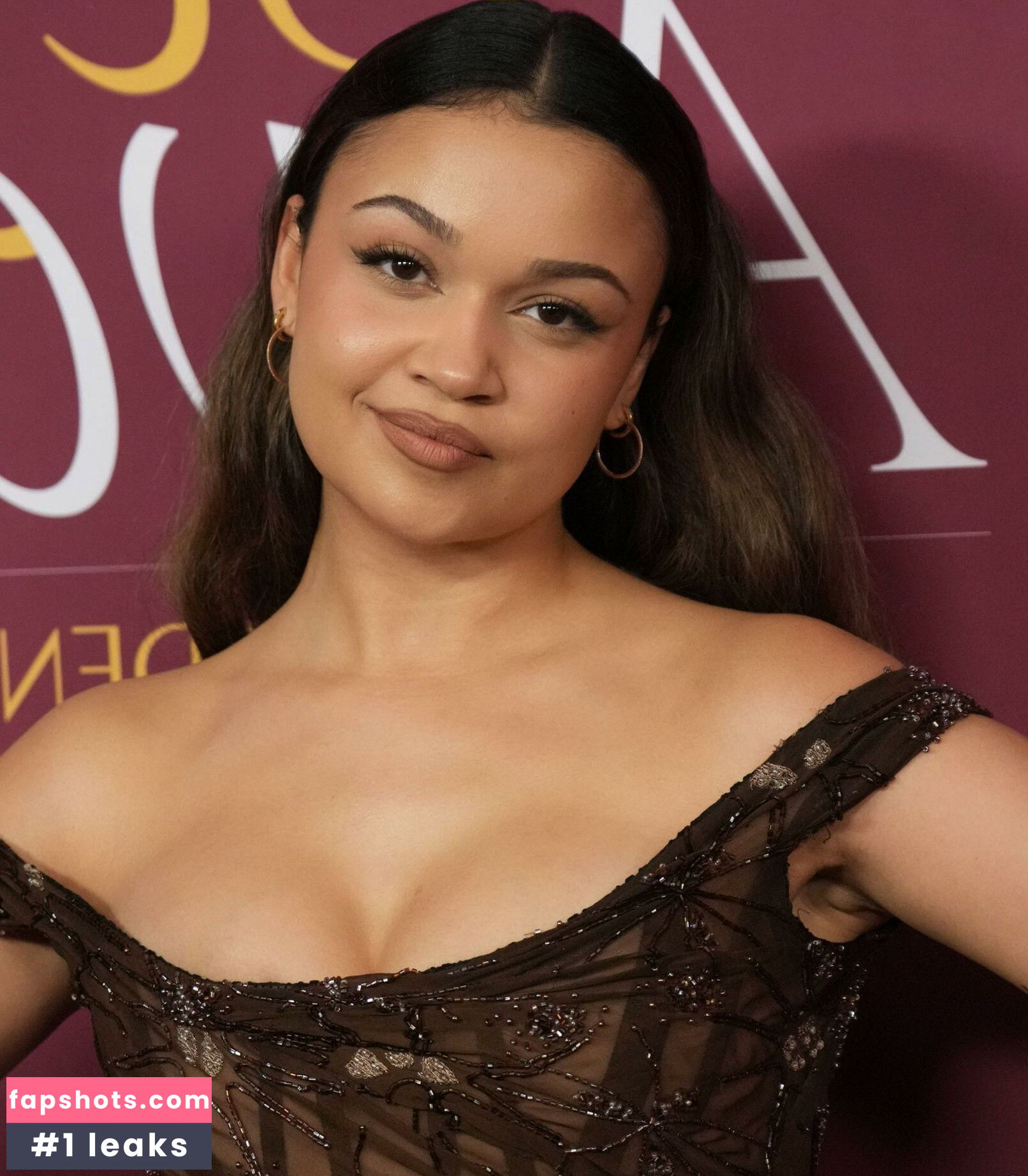 Isabella Jones gallery photo #9