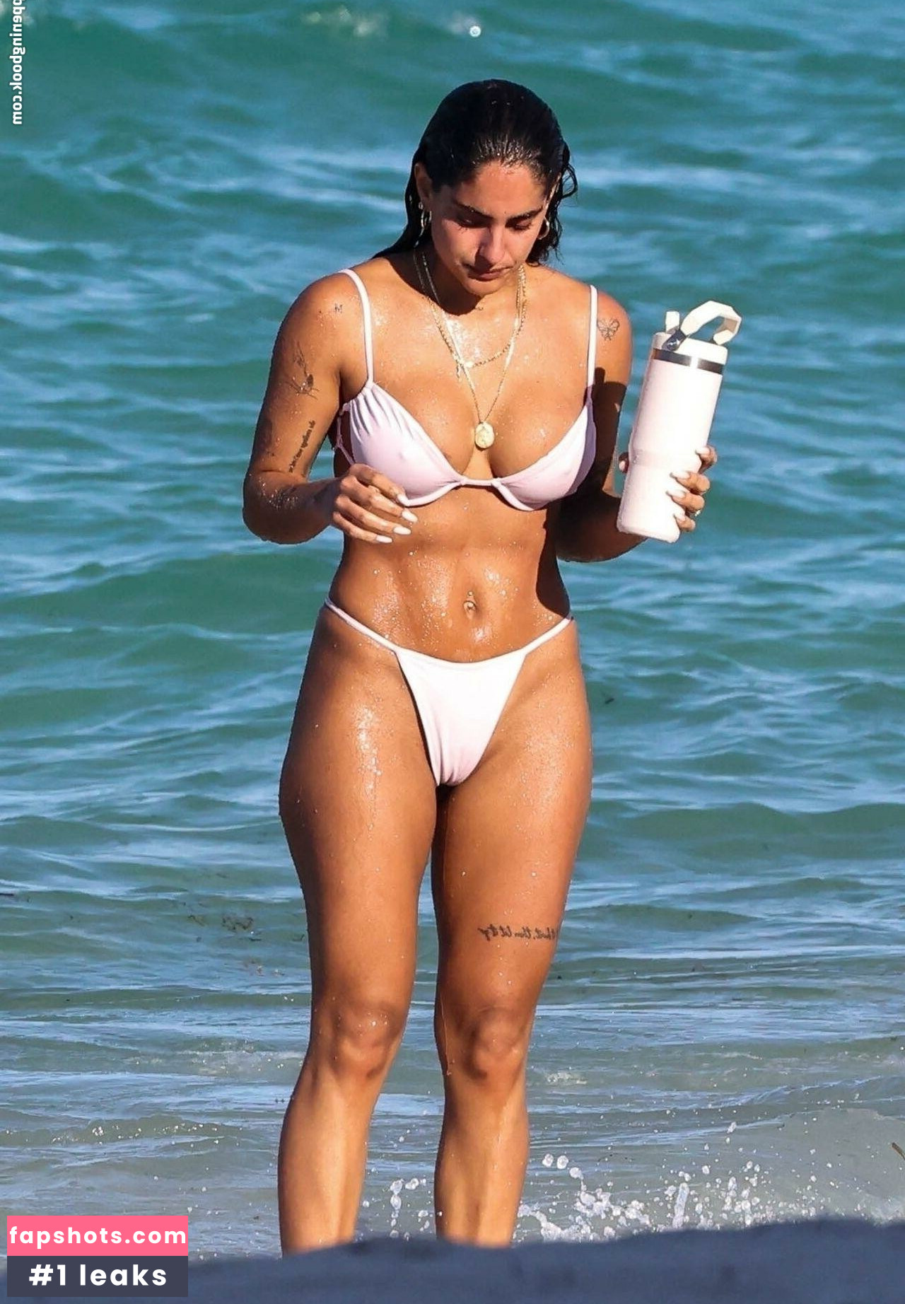 Isabella Ladera gallery photo #13