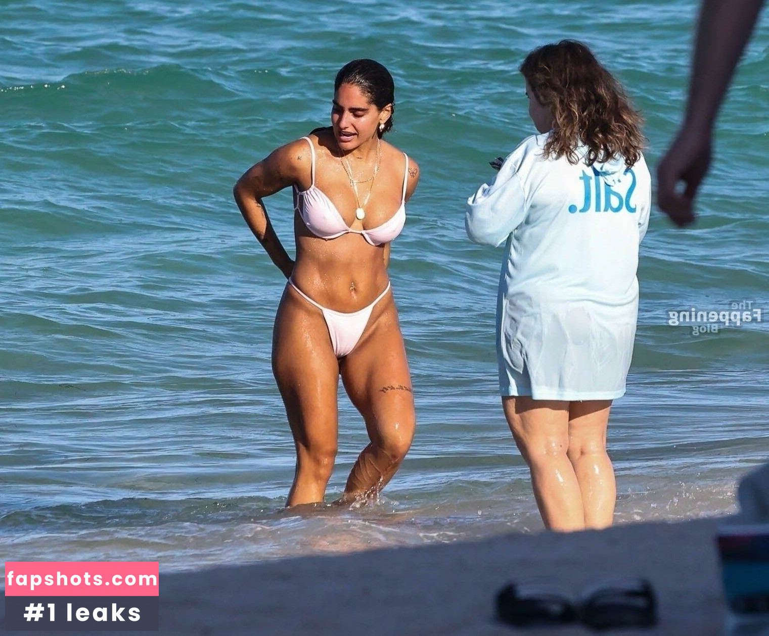 Isabella Ladera gallery photo #14