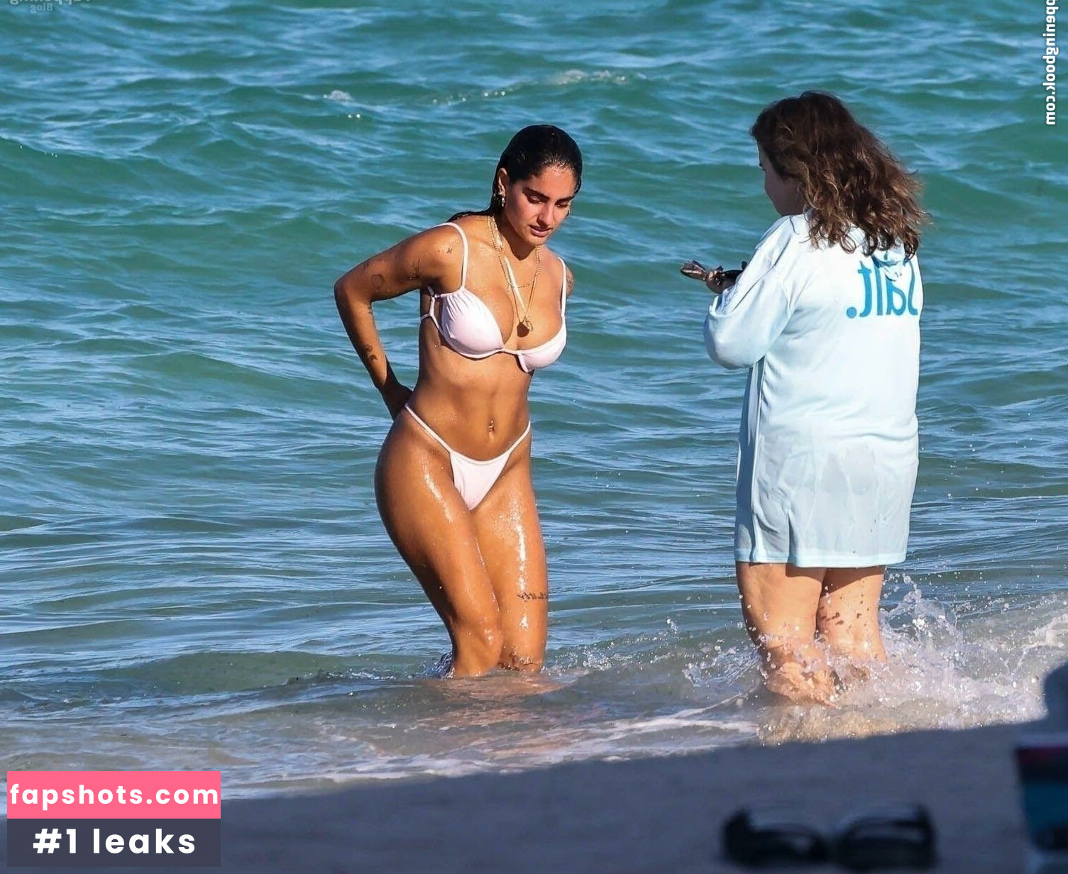 Isabella Ladera gallery photo #15