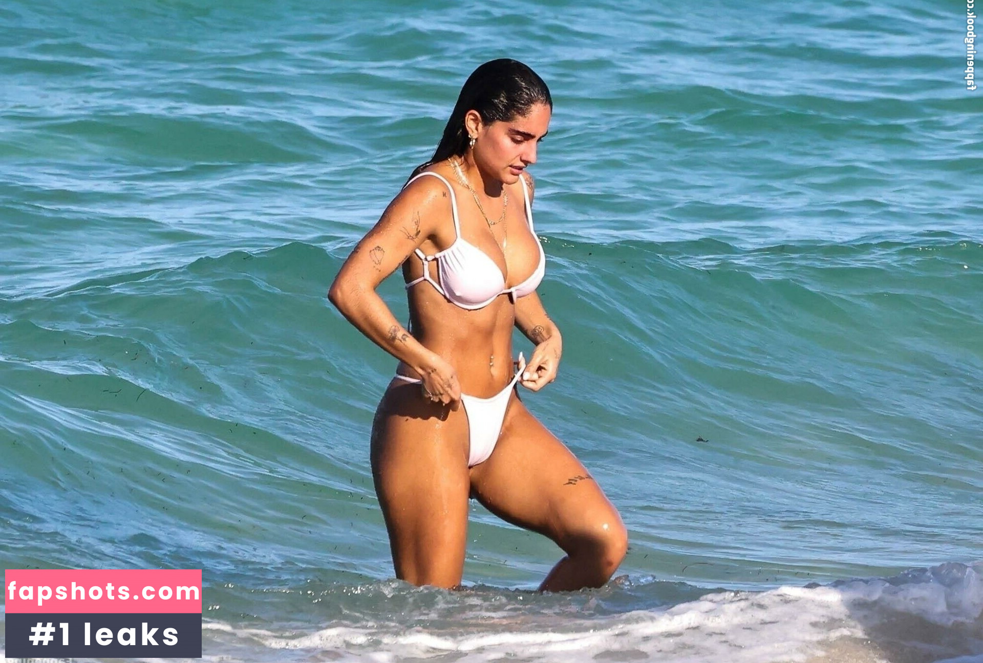 Isabella Ladera gallery photo #17