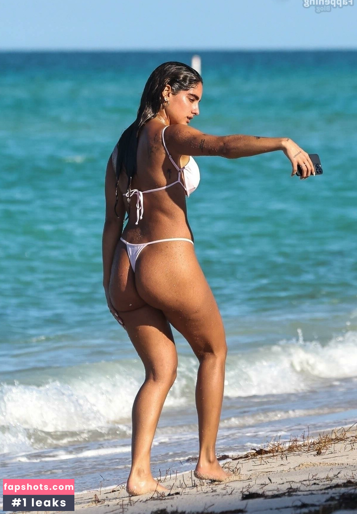 Isabella Ladera gallery photo #21